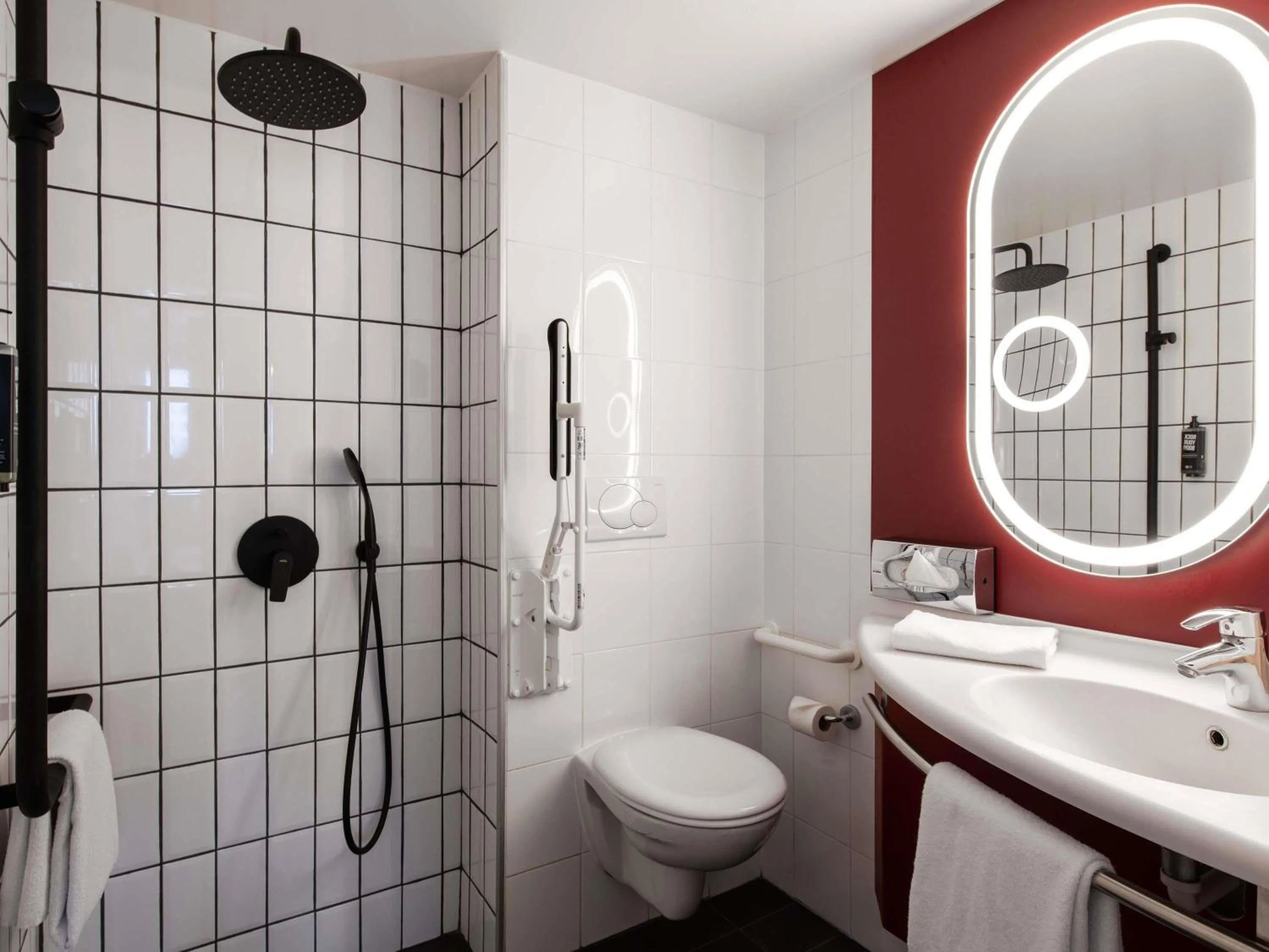 Bedroom in ibis Lausanne Centre