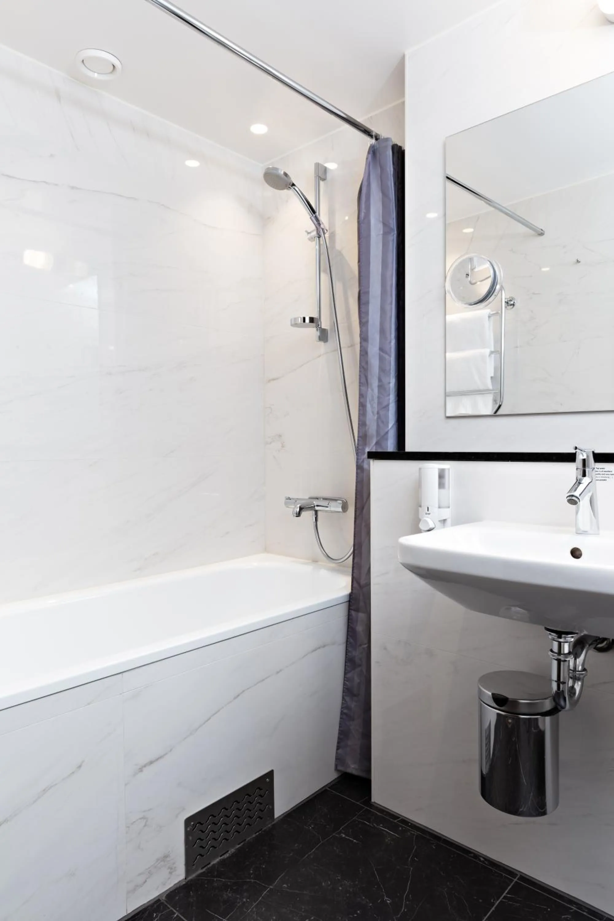 Hot Tub in Best Western Hotel Arena