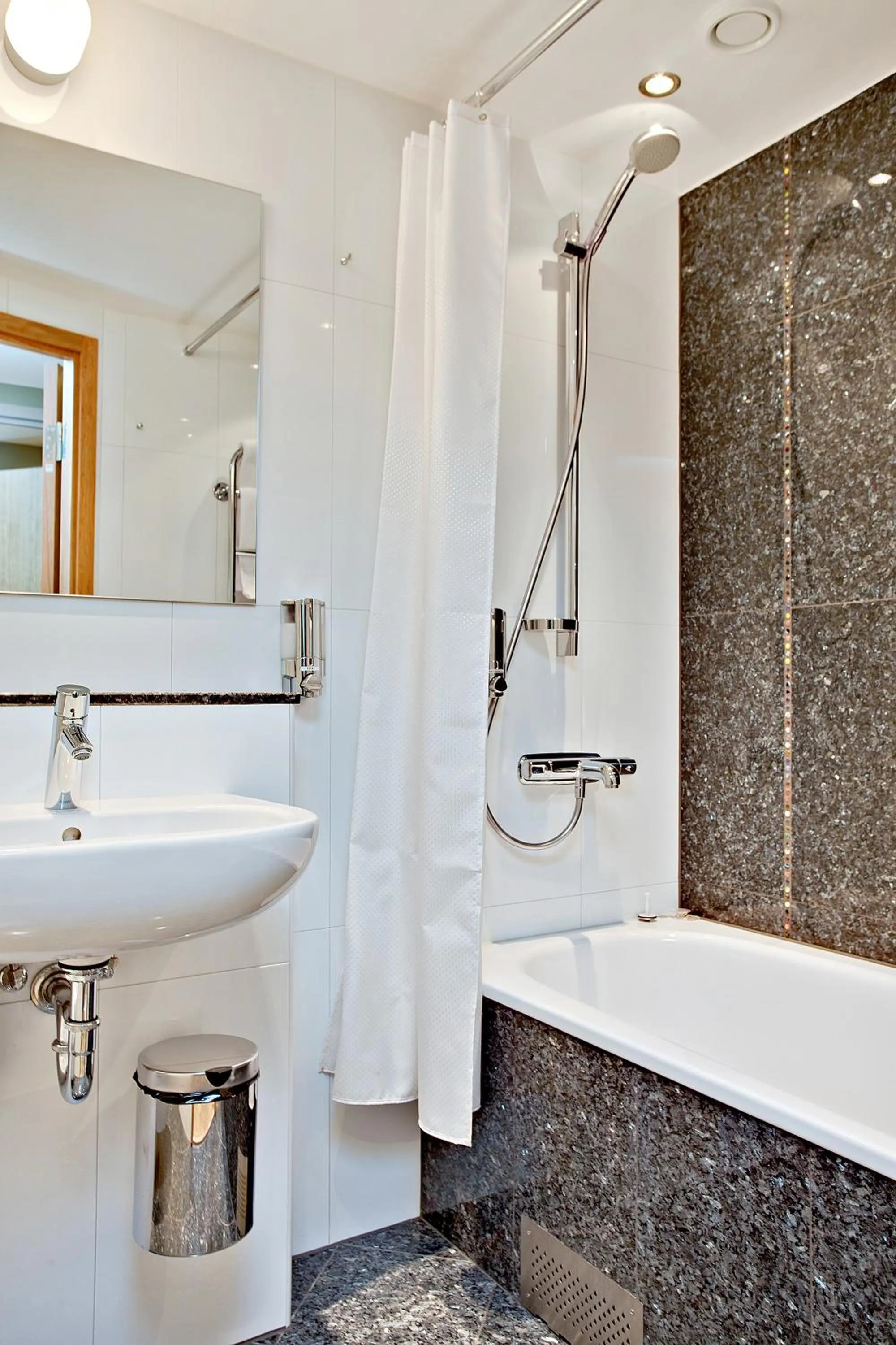 Hot Tub in Best Western Hotel Arena