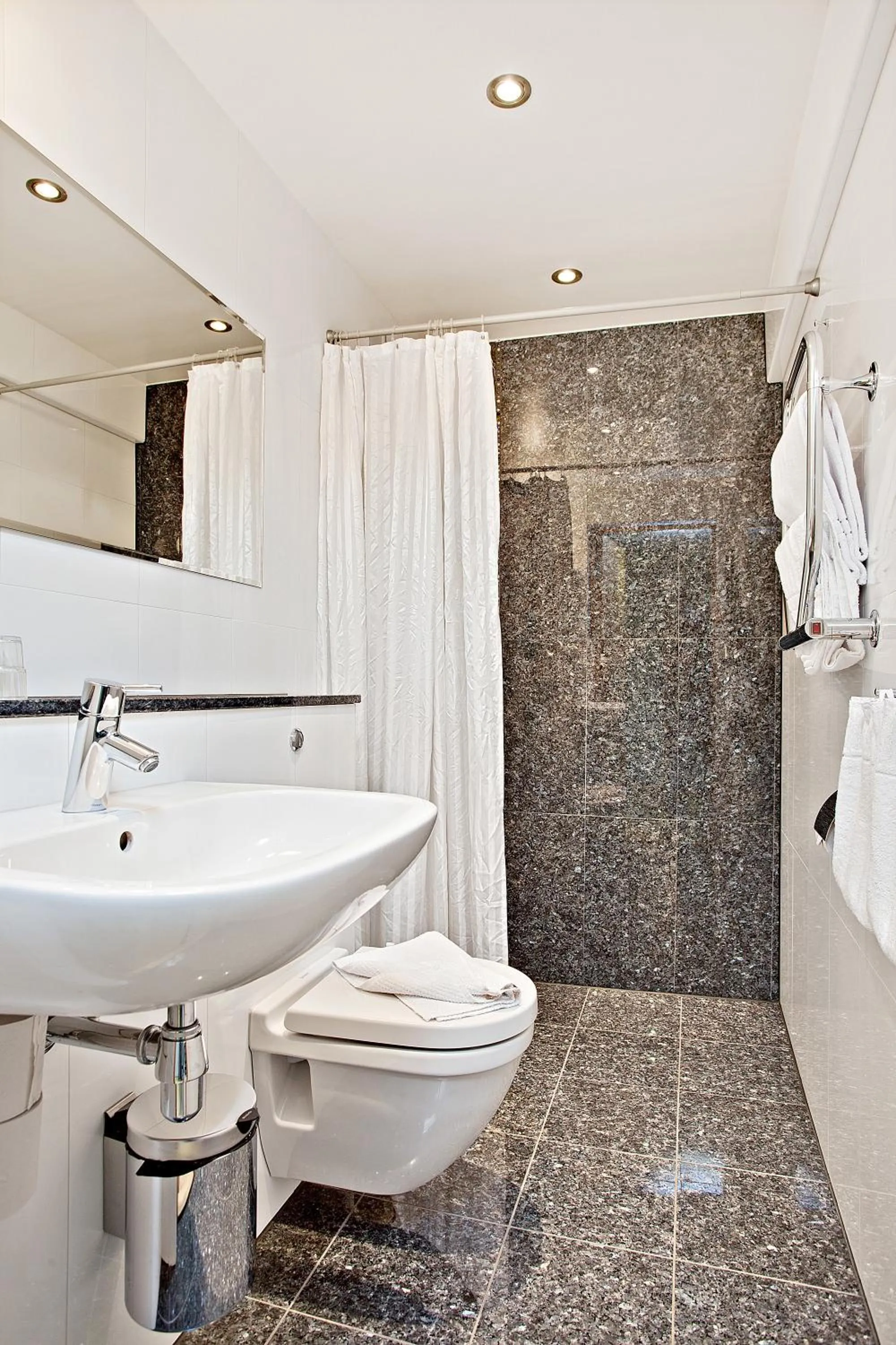 Bathroom in Best Western Hotel Arena