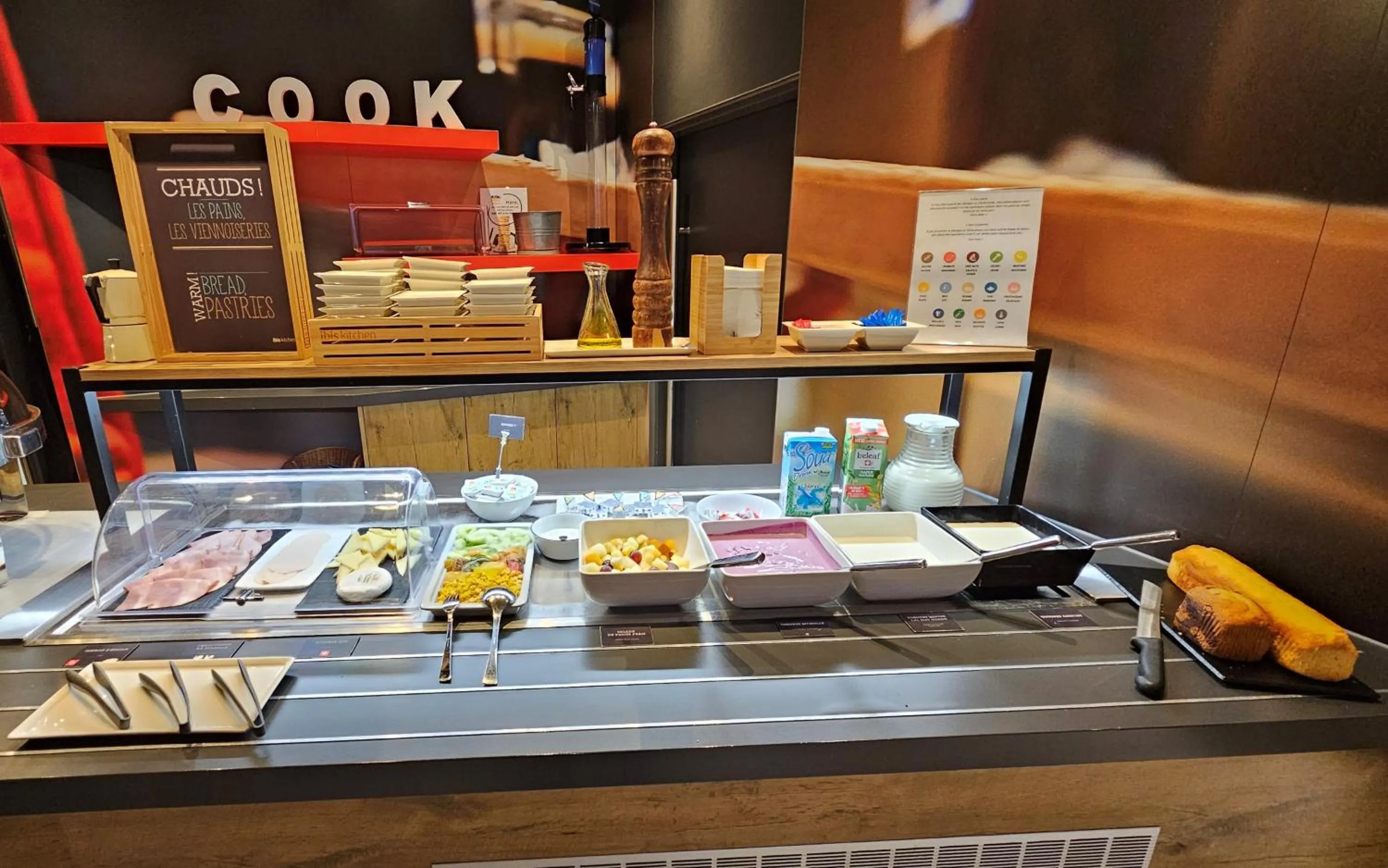 Buffet breakfast in ibis Genève Aéroport