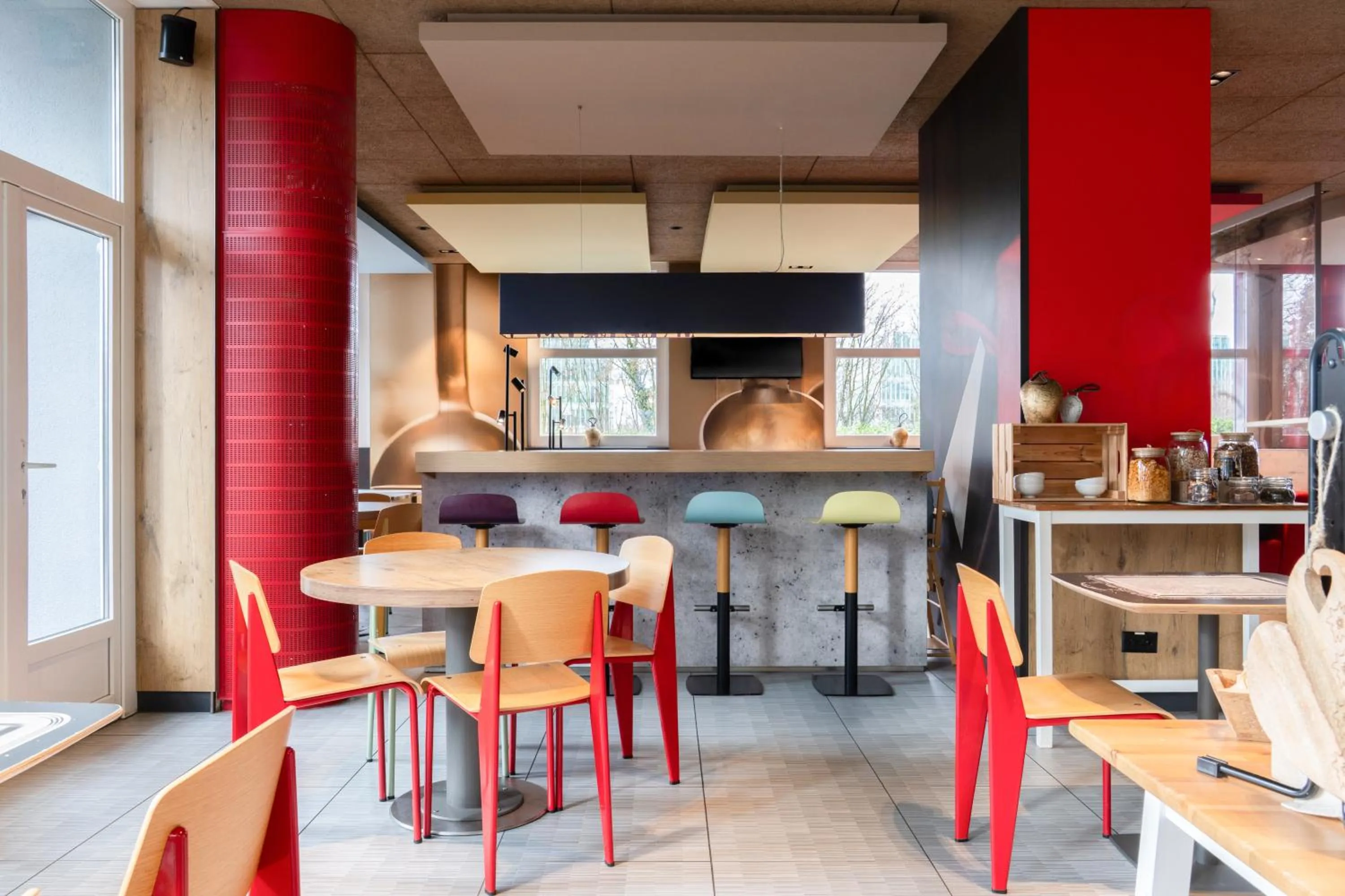 Seating area in ibis Genève Aéroport