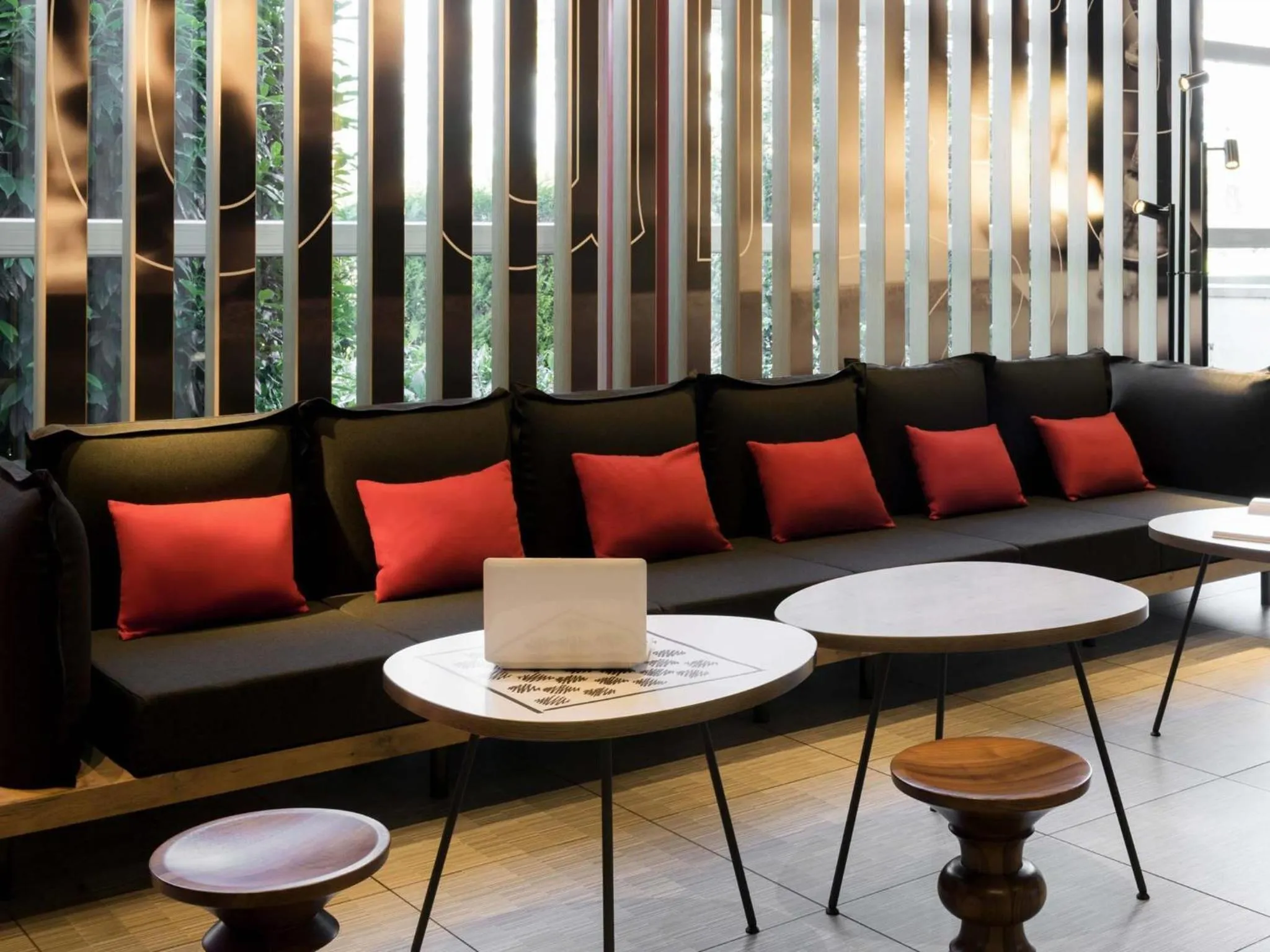 Lounge or bar in ibis Genève Aéroport