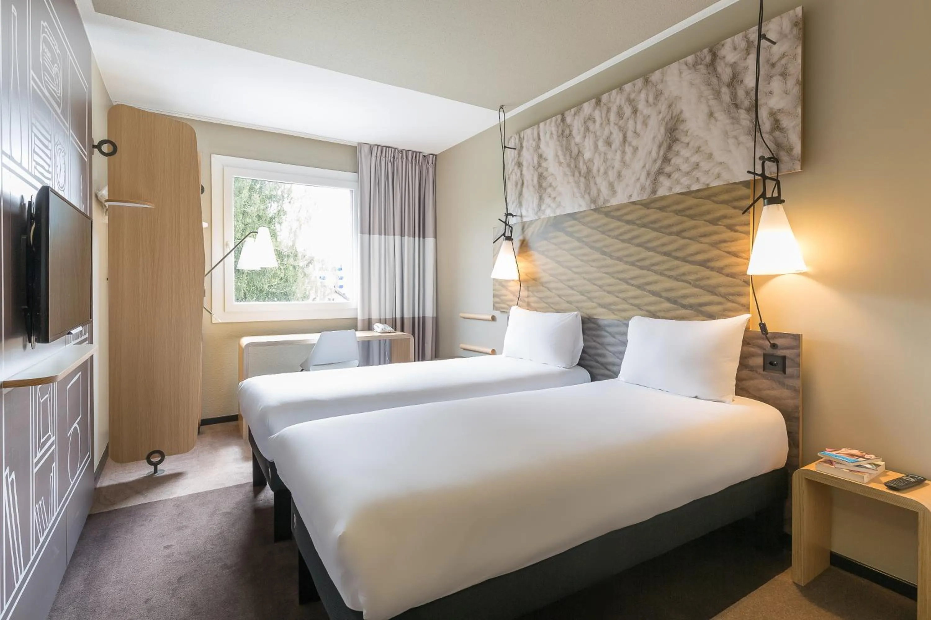 Bed in ibis Genève Aéroport