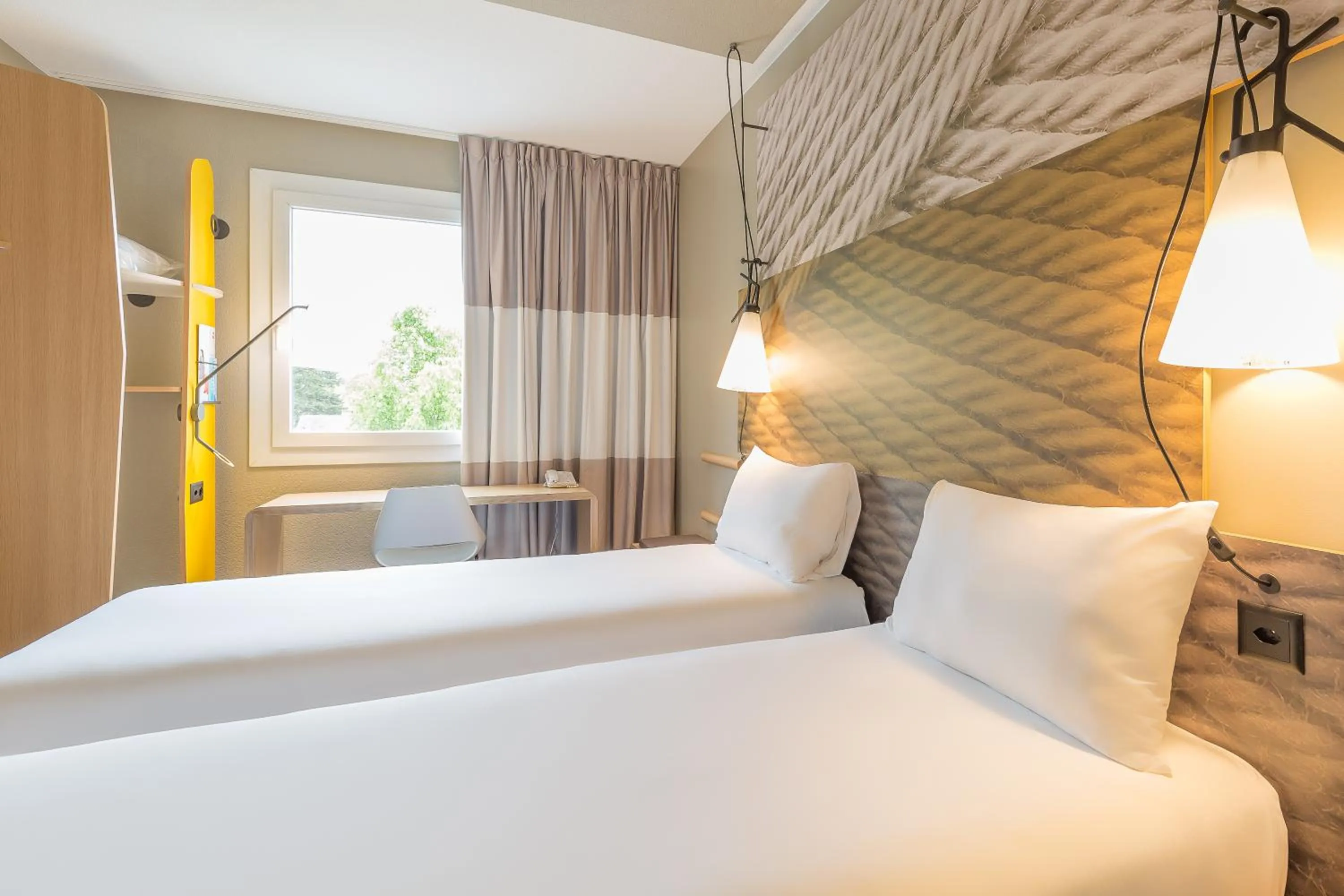 Bed in ibis Genève Aéroport