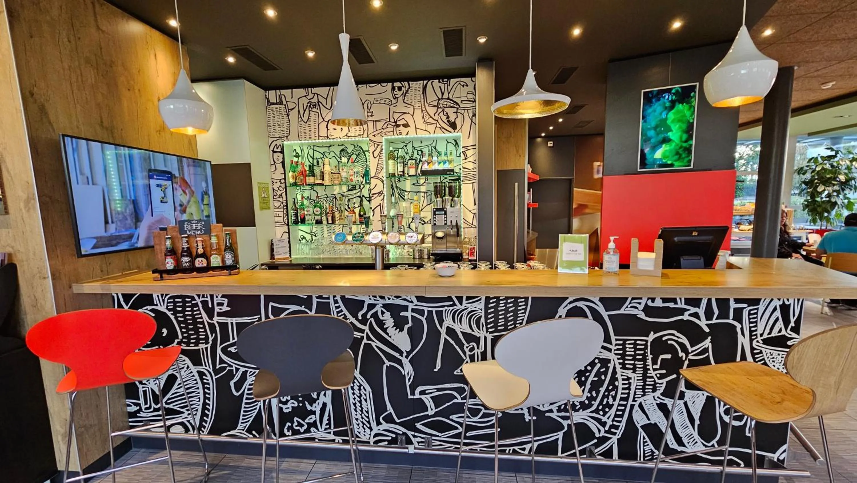 Lounge or bar in ibis Genève Aéroport