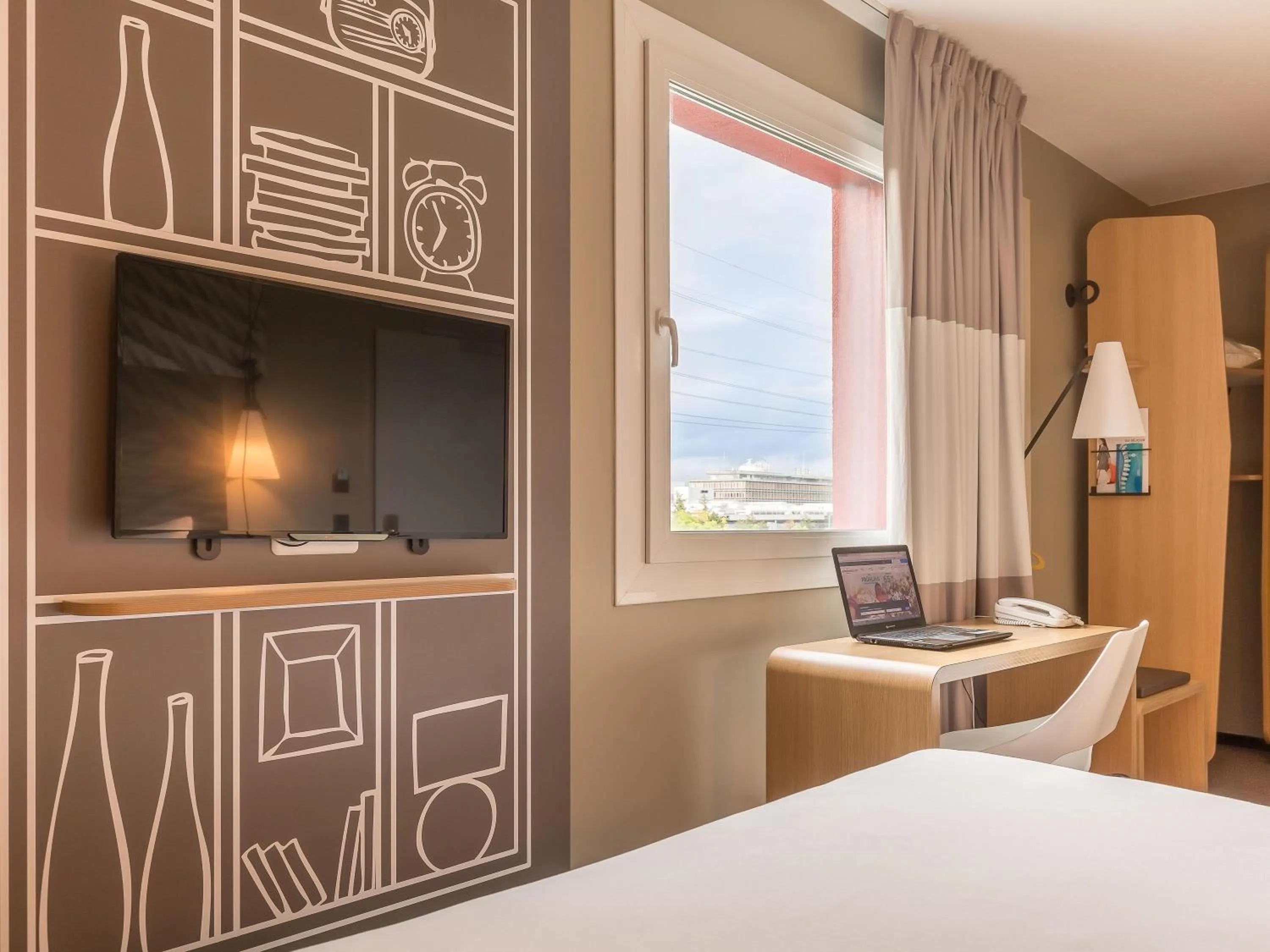 Bedroom, Bed in ibis Genève Aéroport