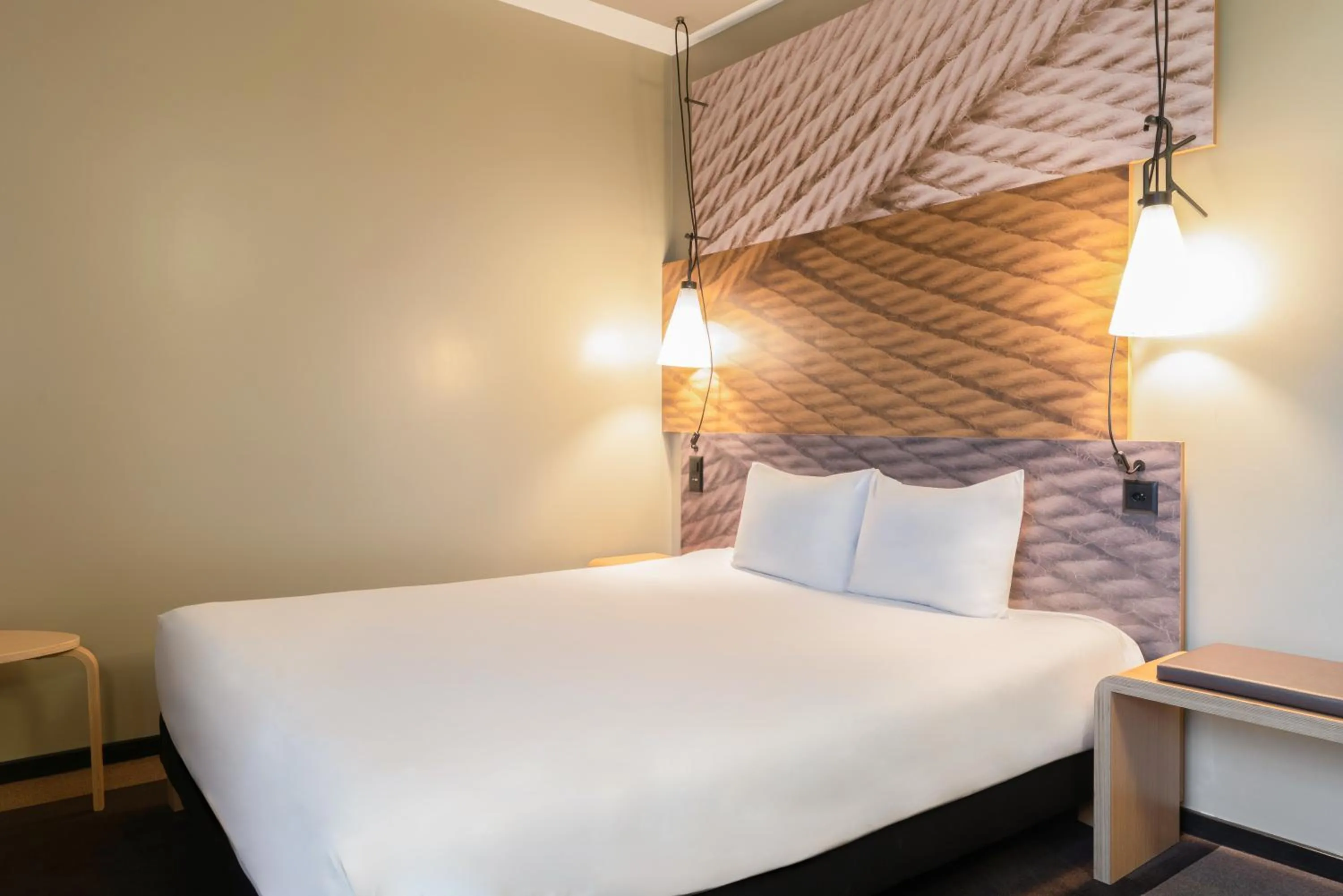 Photo of the whole room, Bed in ibis Genève Aéroport