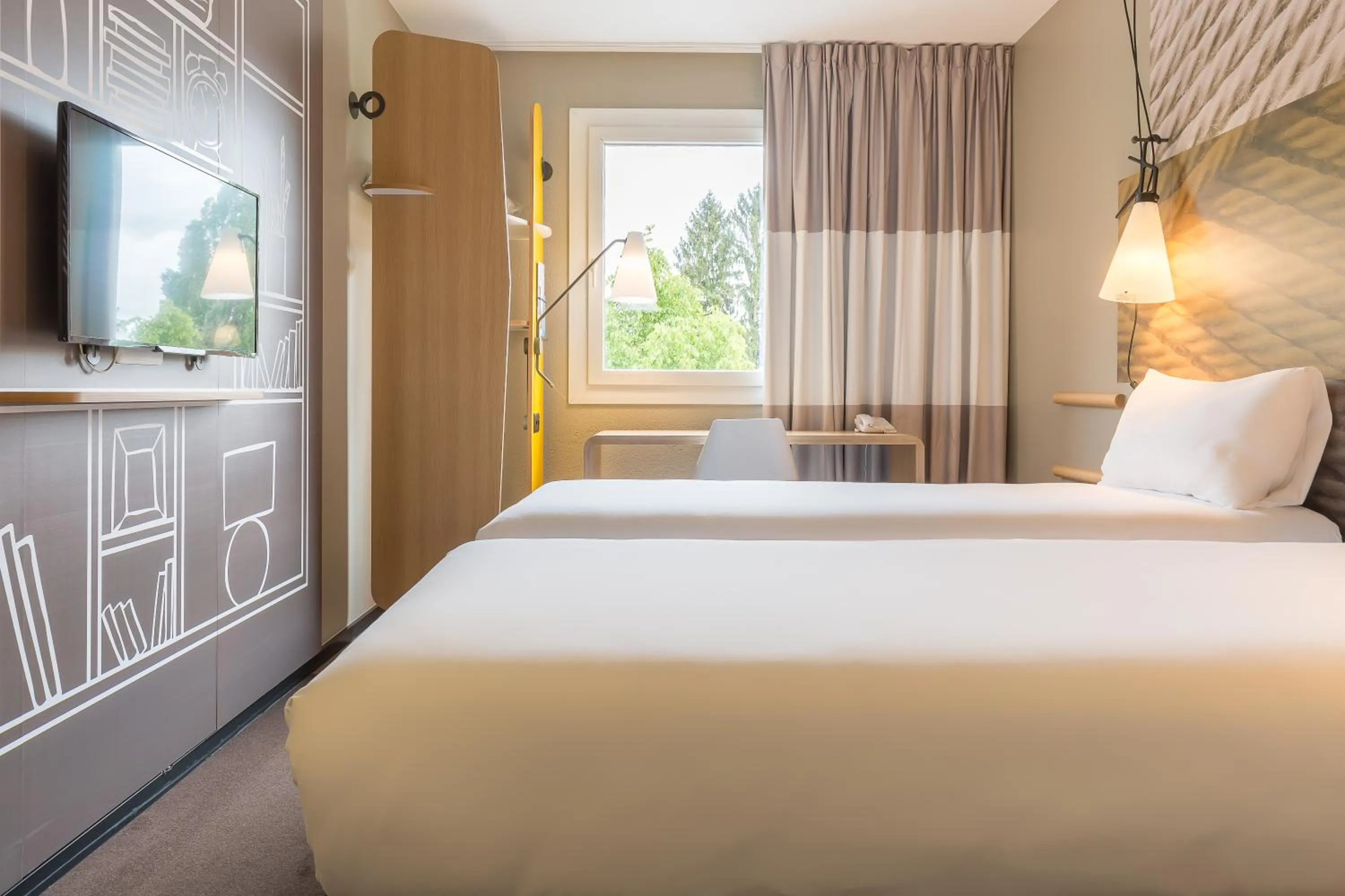 Bed in ibis Genève Aéroport