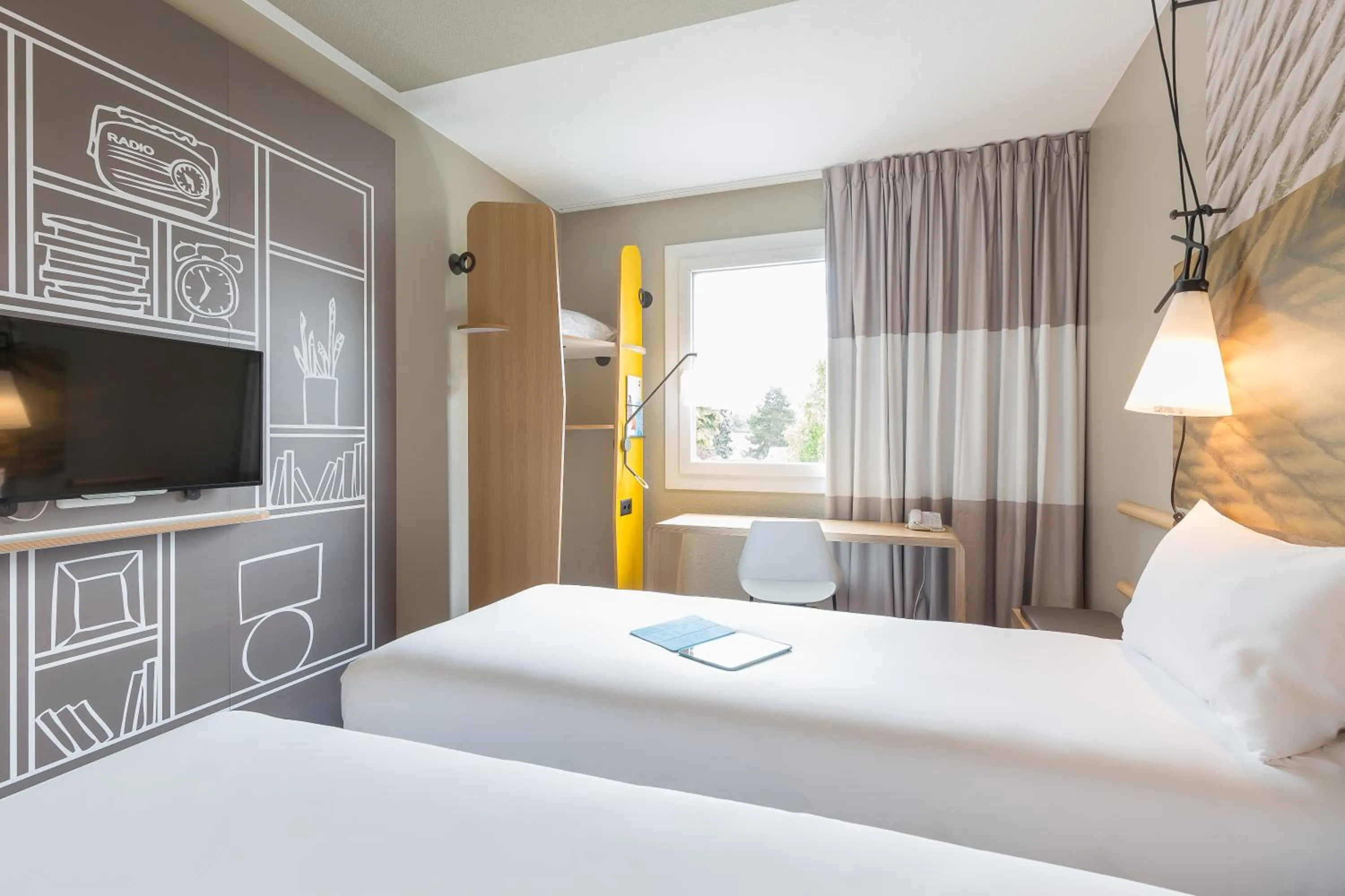 Bed in ibis Genève Aéroport