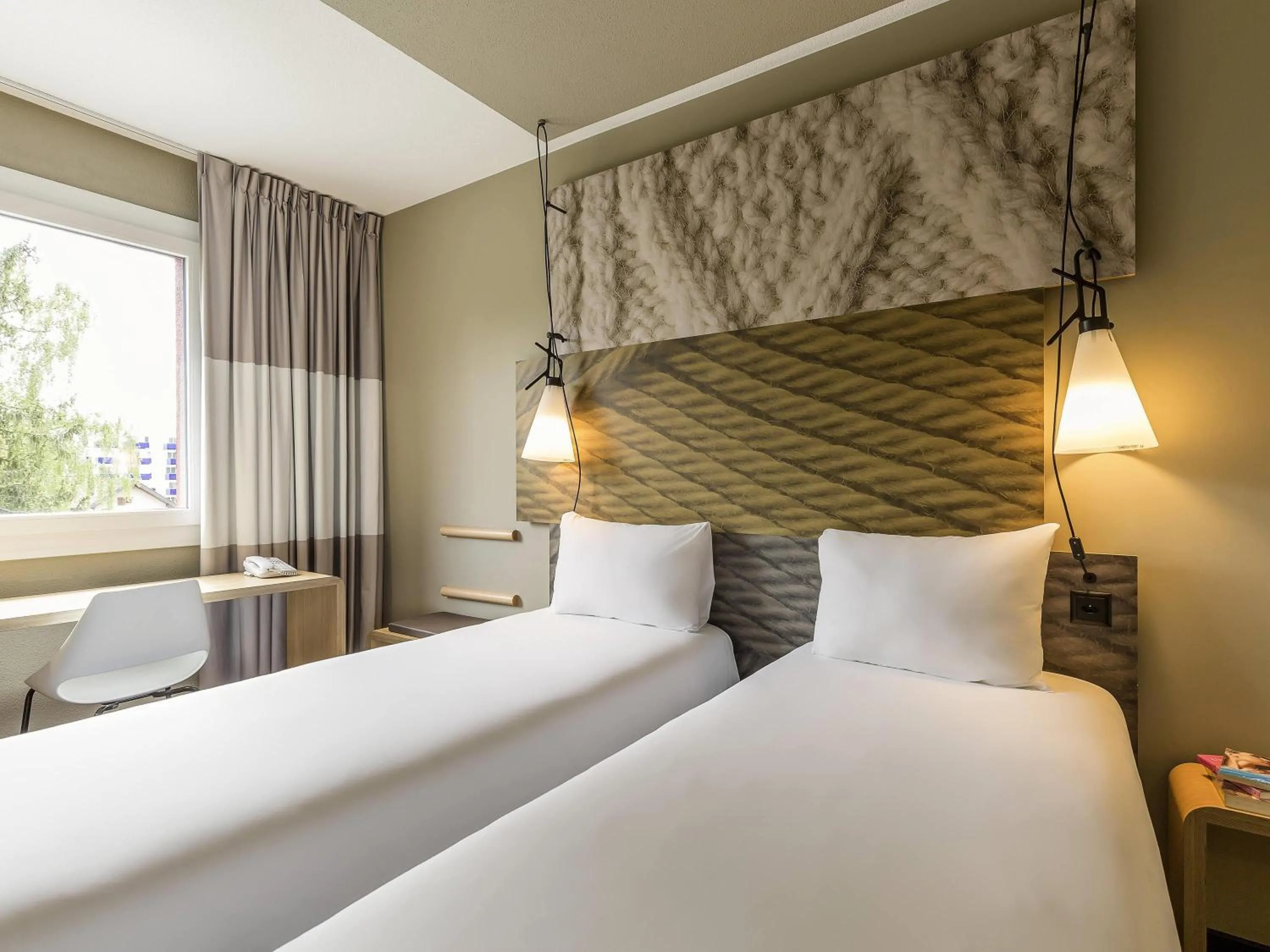 Bedroom, Bed in ibis Genève Aéroport