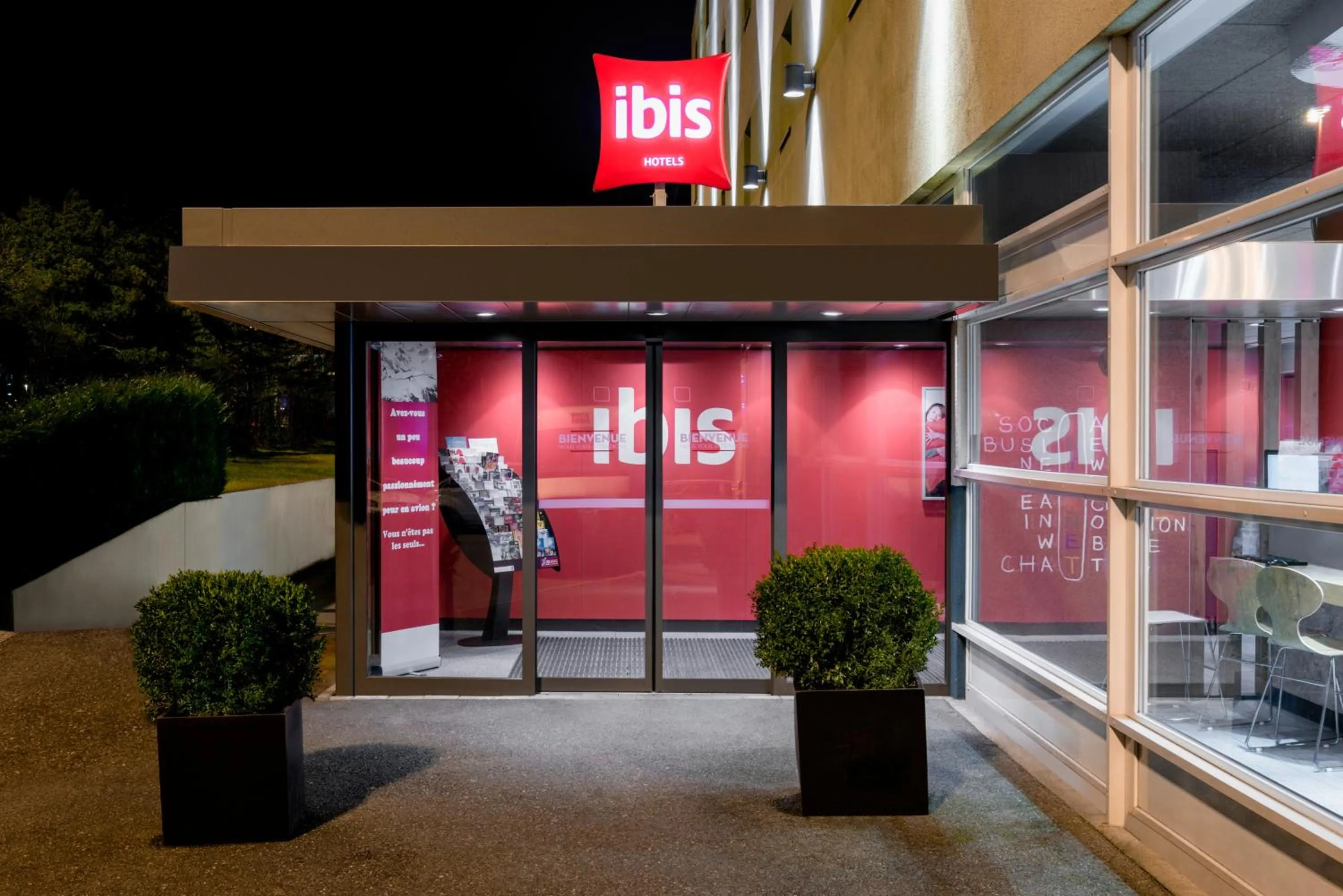 Facade/entrance in ibis Genève Aéroport