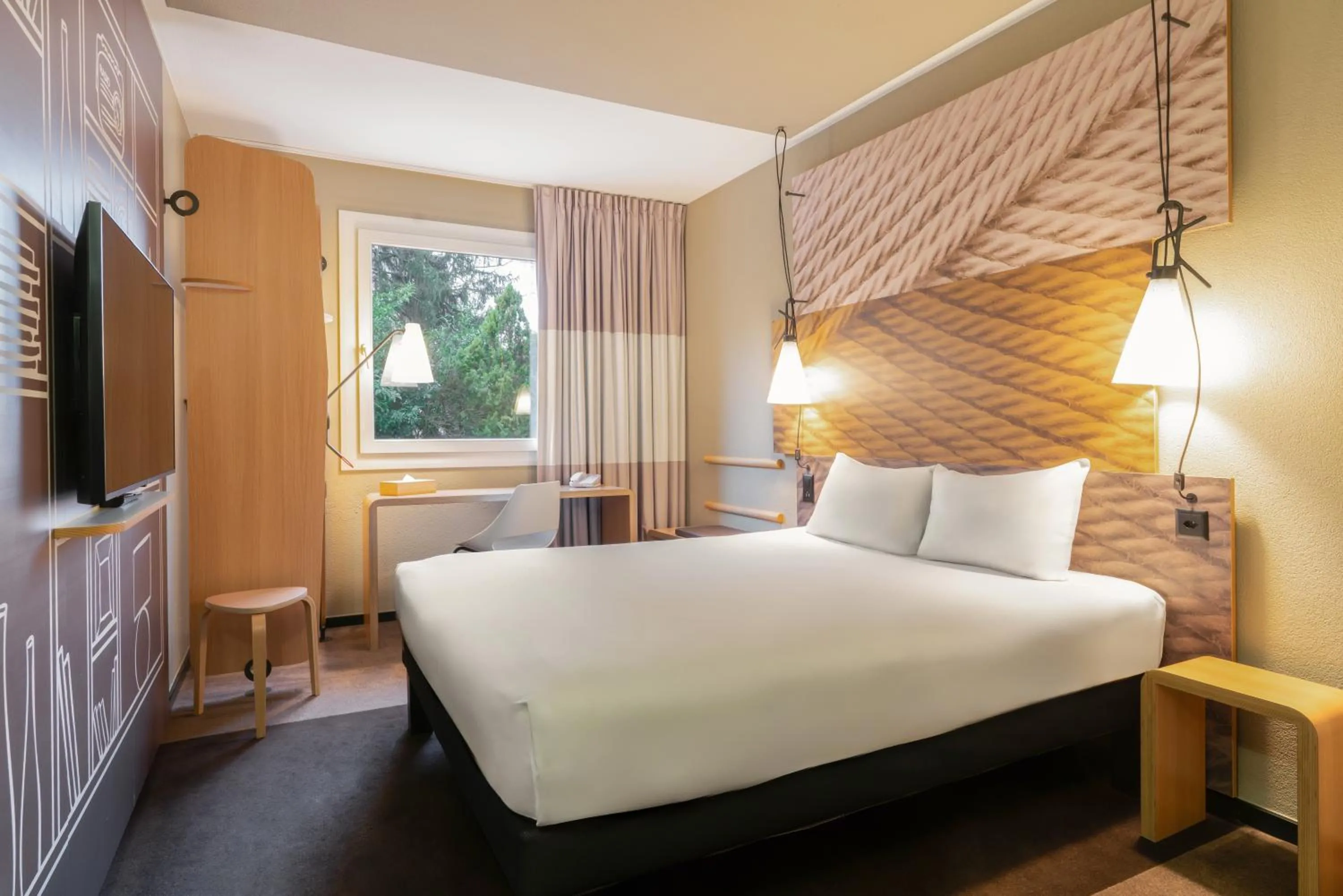 Bed in ibis Genève Aéroport