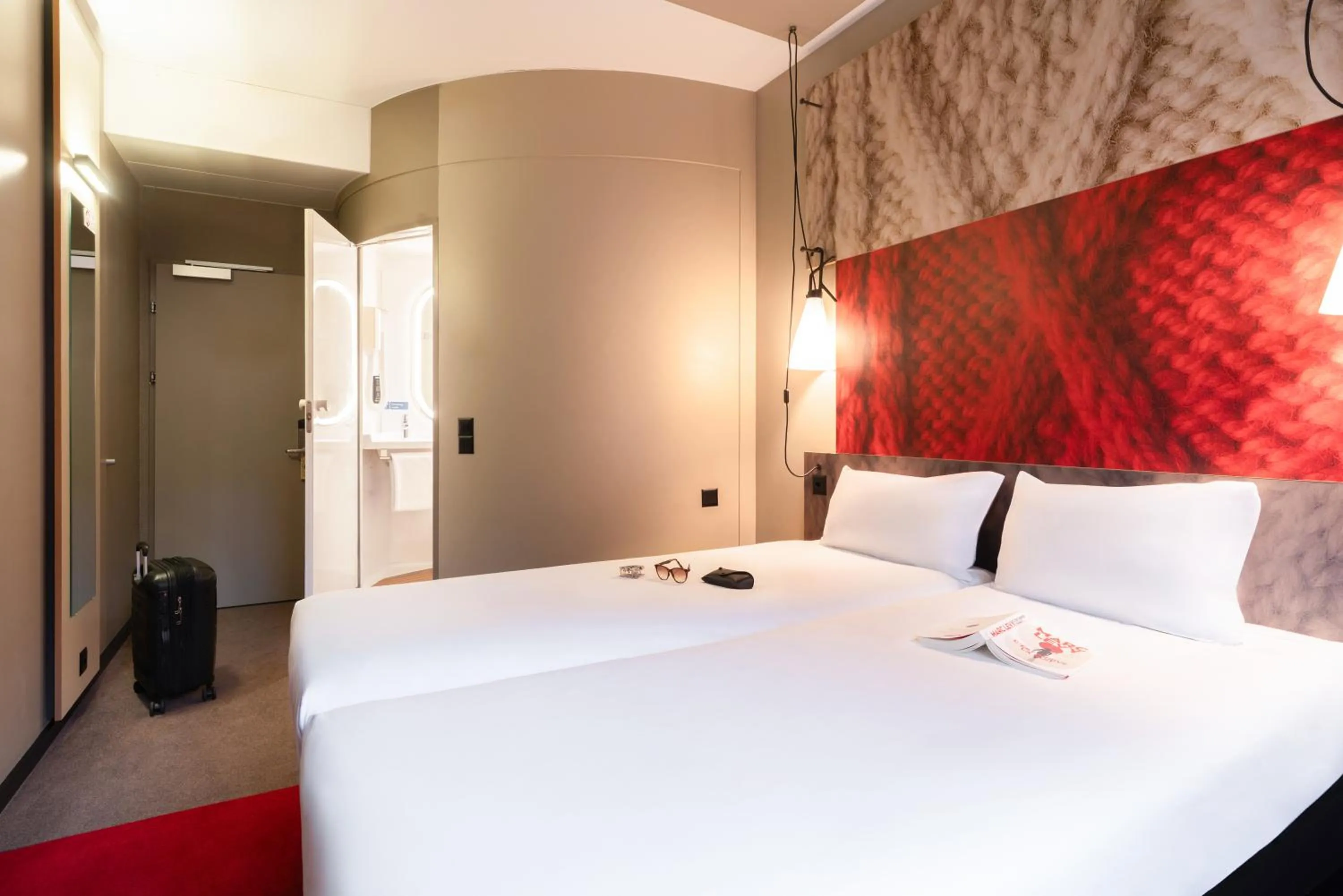 Bed in ibis Genève Aéroport