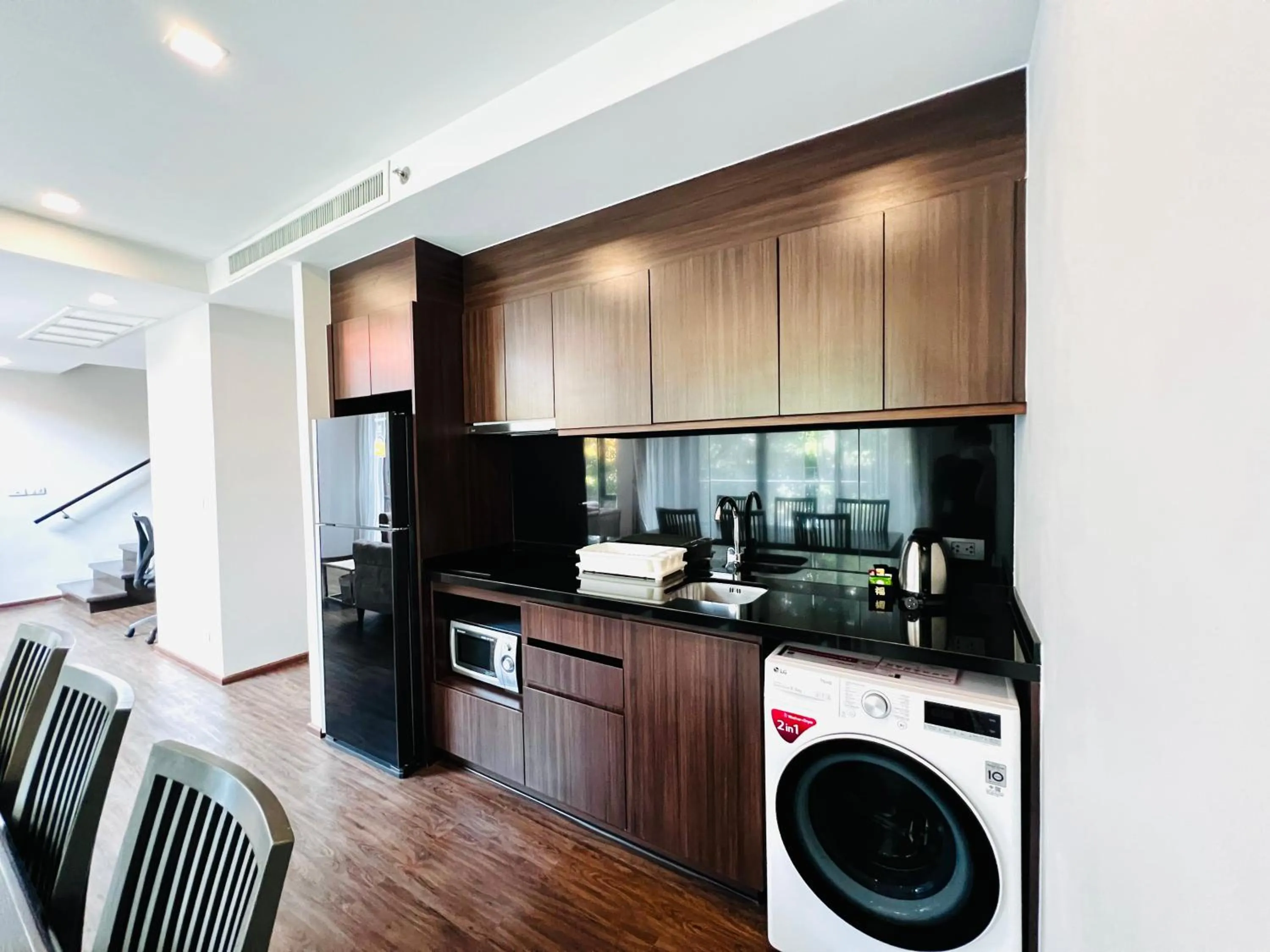 microwave in Civic Horizon Hotel & Residence