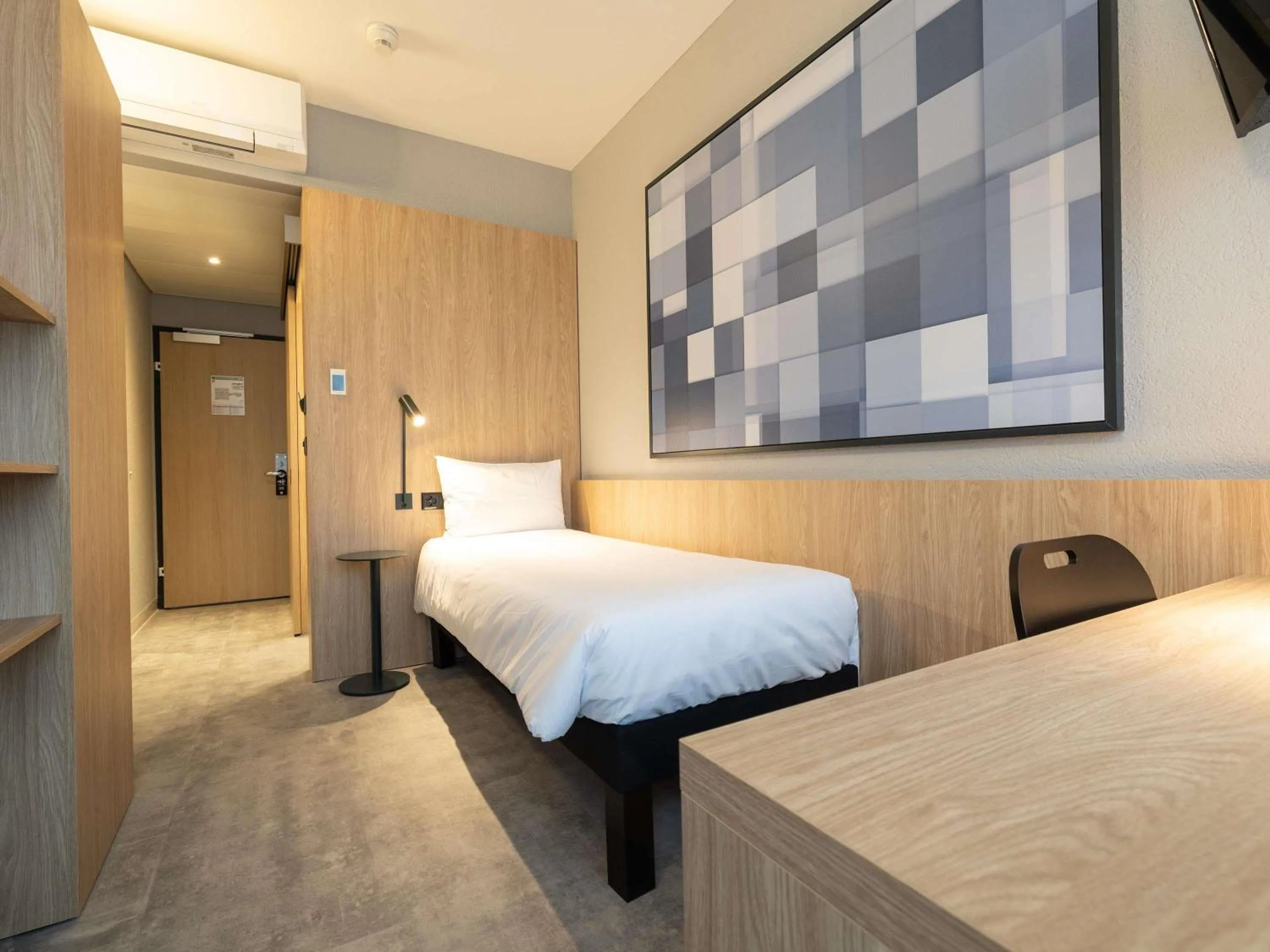 Bedroom, Bed in ibis Chur