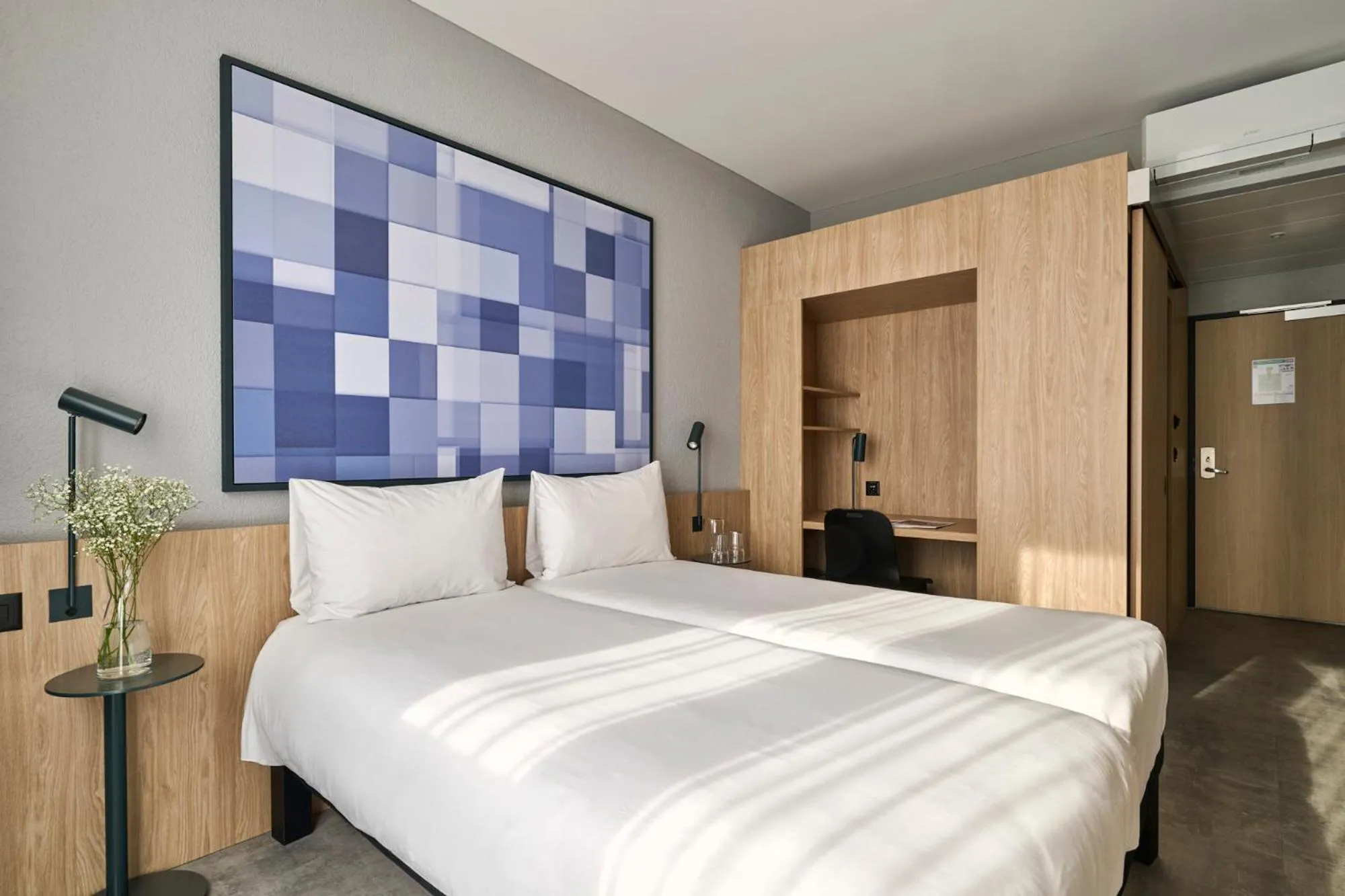 Bedroom, Bed in ibis Chur