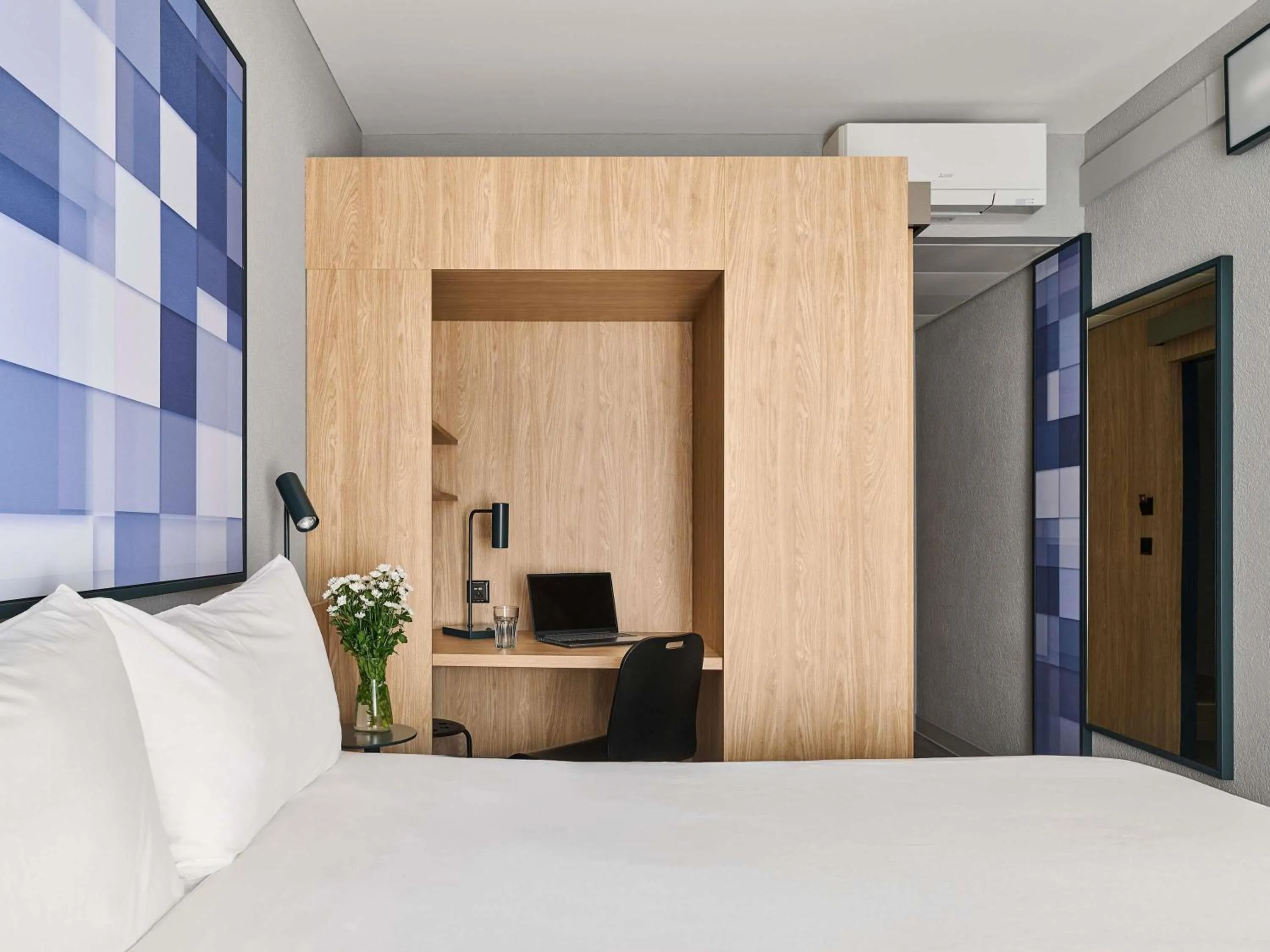 Bedroom, Bed in ibis Chur