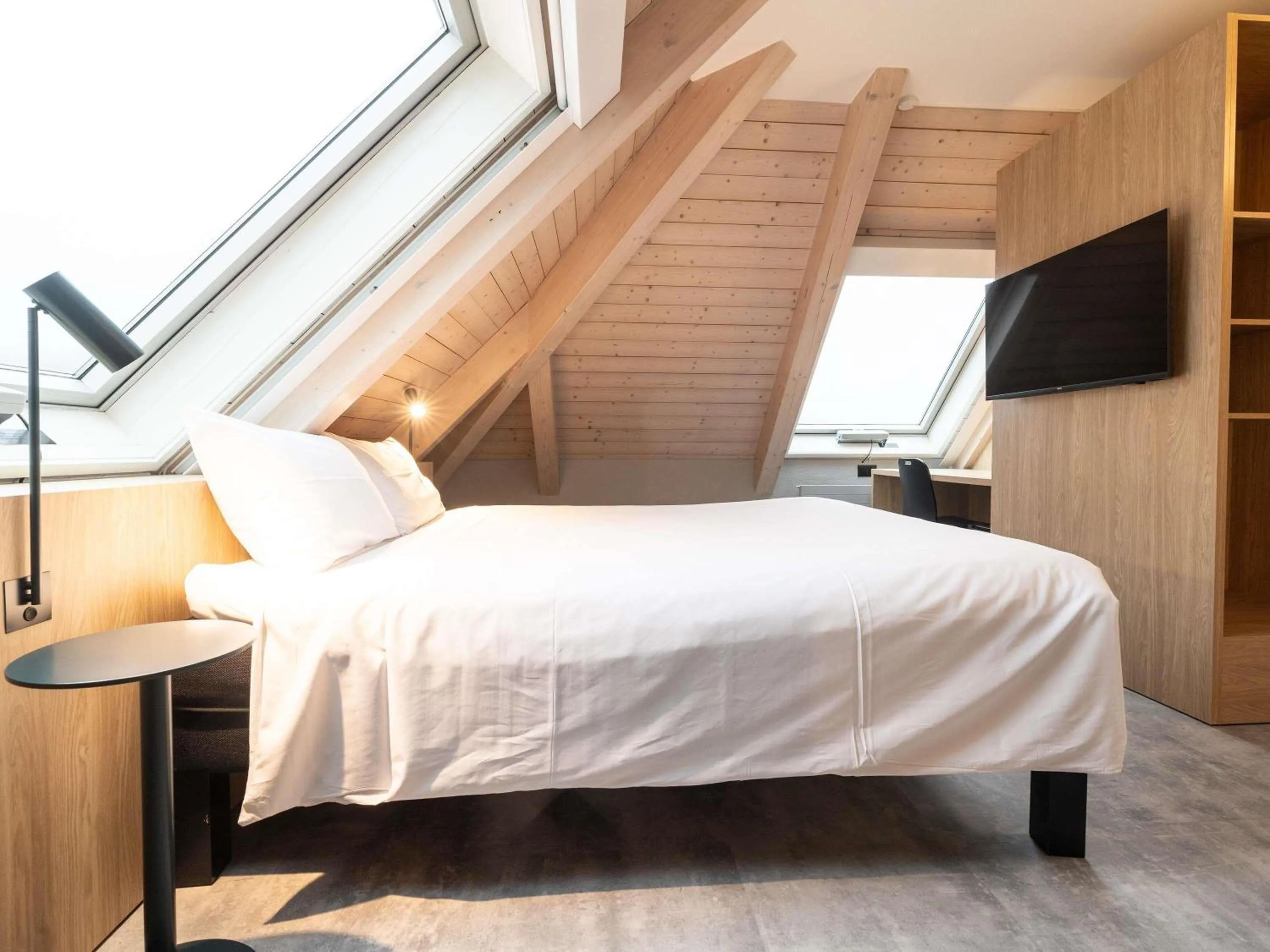 Bedroom, Bed in ibis Chur