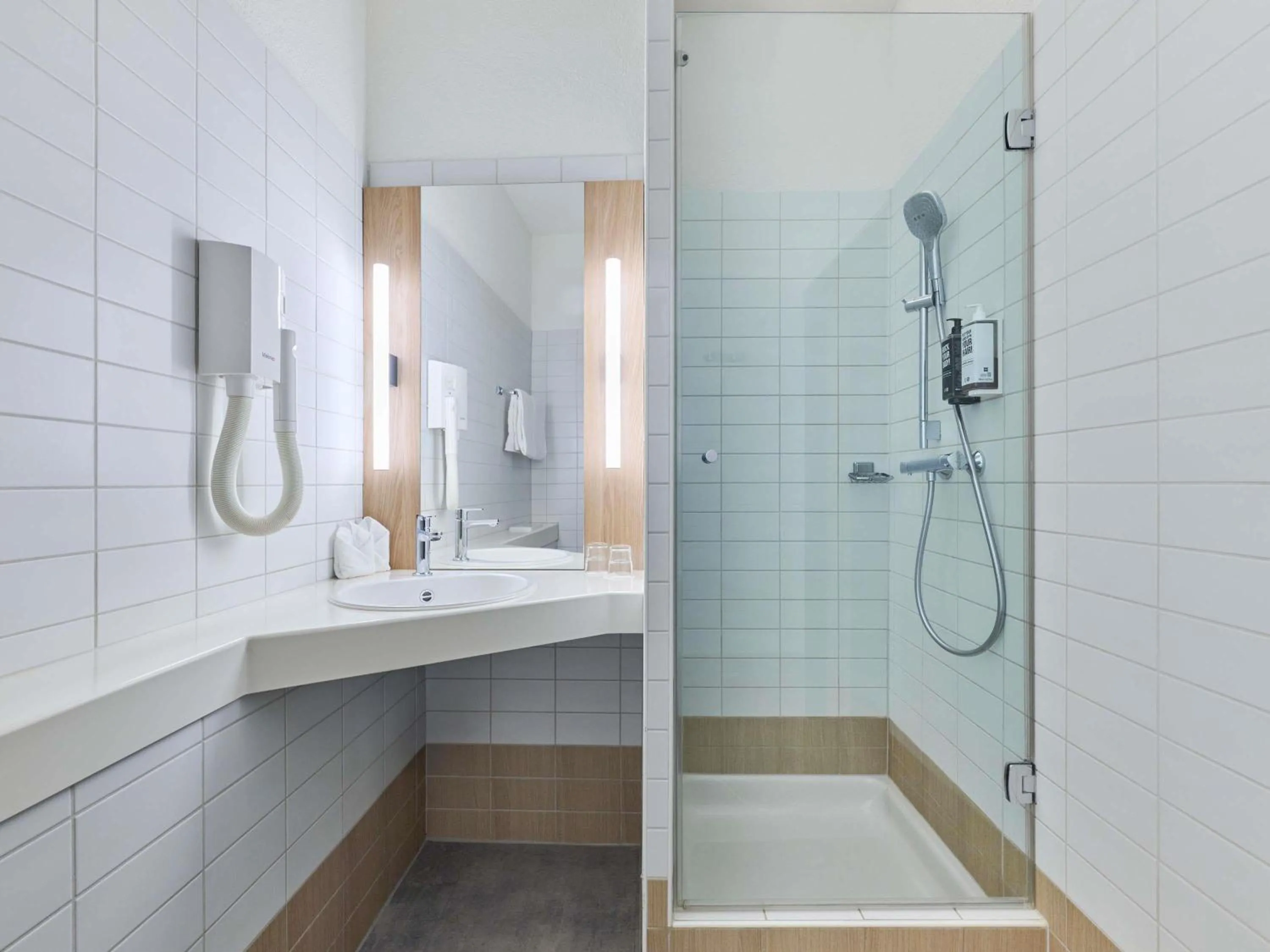 Bedroom in ibis Chur