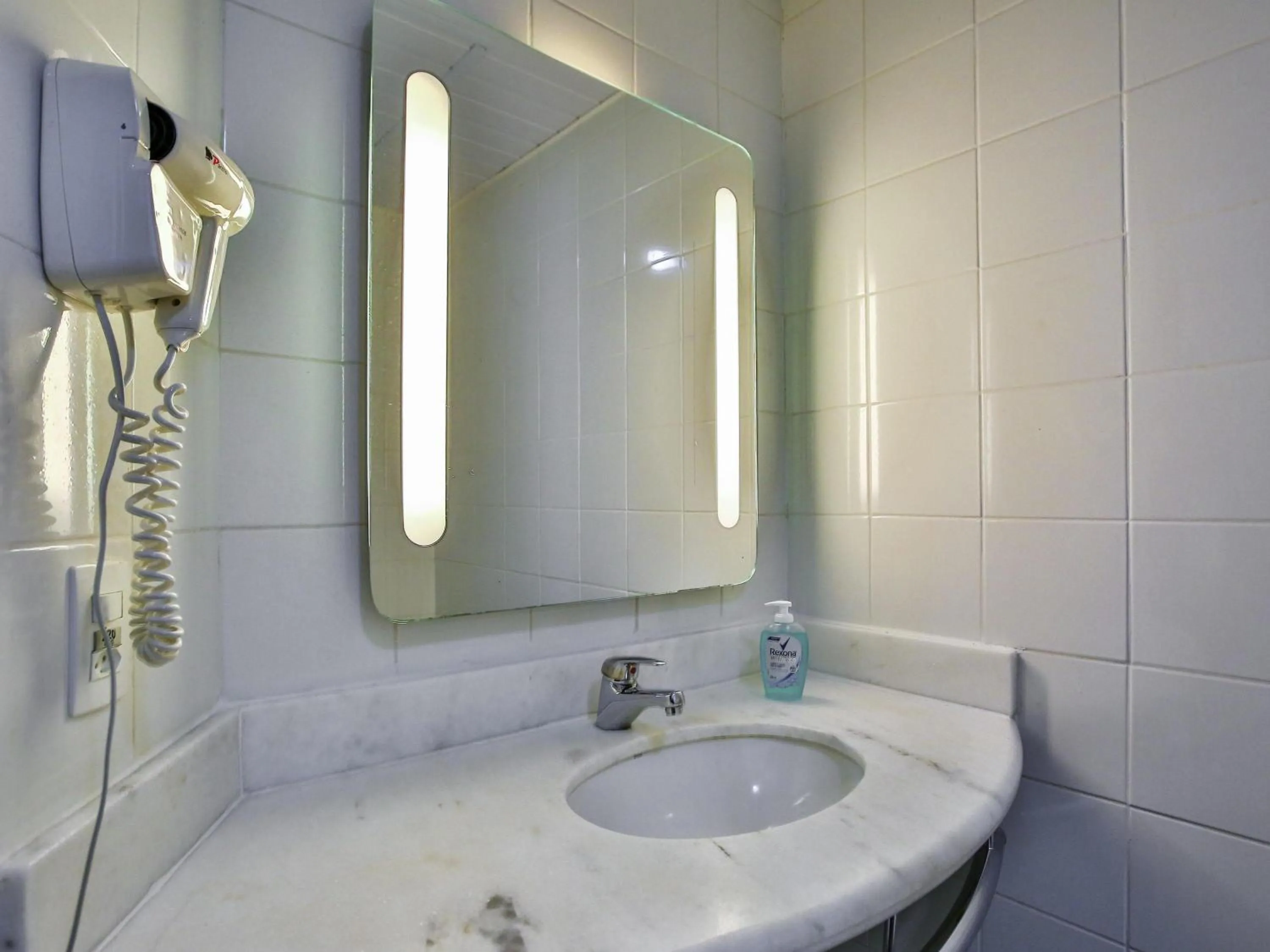 Bedroom in ibis Lausanne Crissier