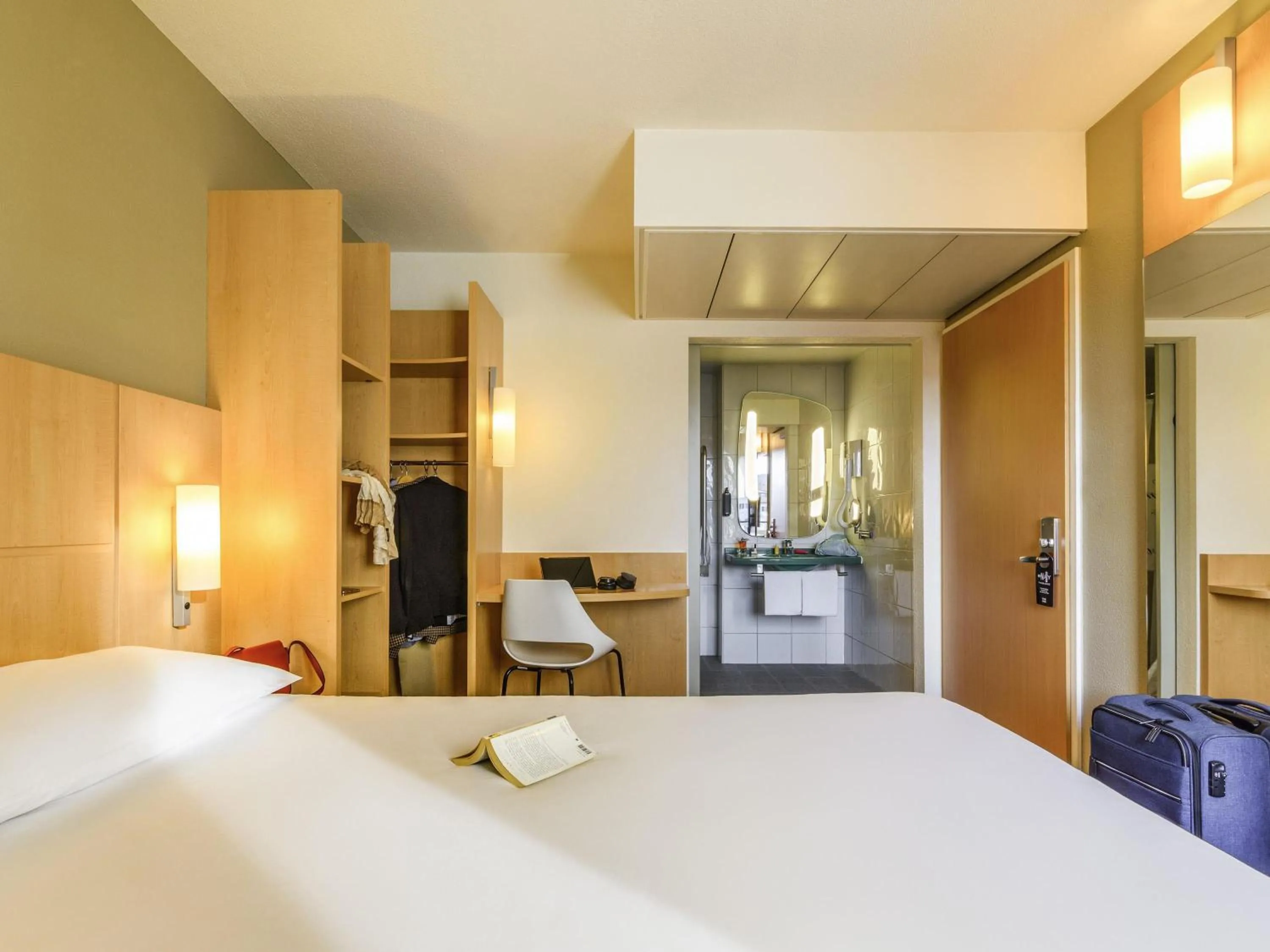 Bedroom, Bed in ibis Lausanne Crissier