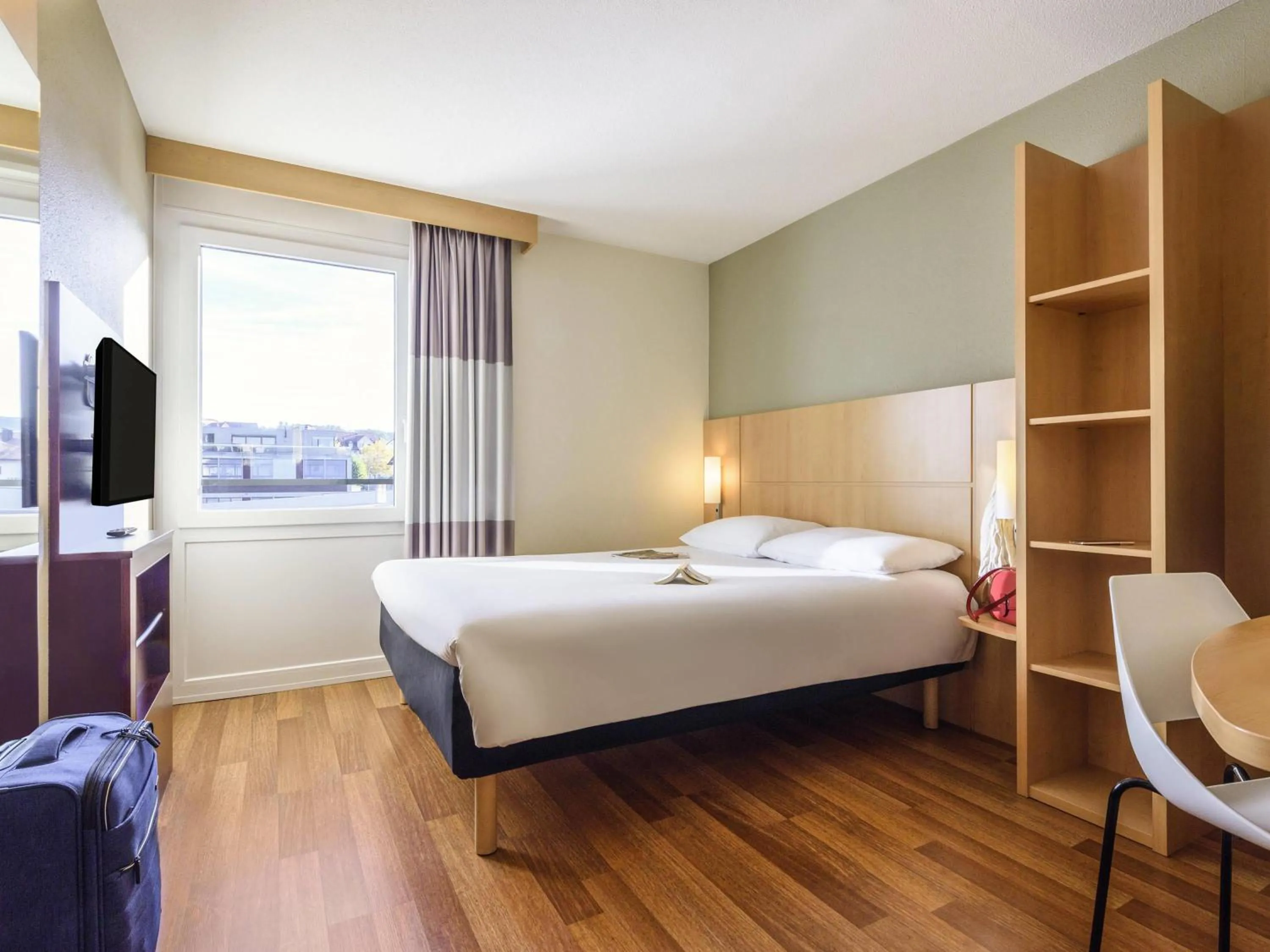 Bedroom, Bed in ibis Lausanne Crissier