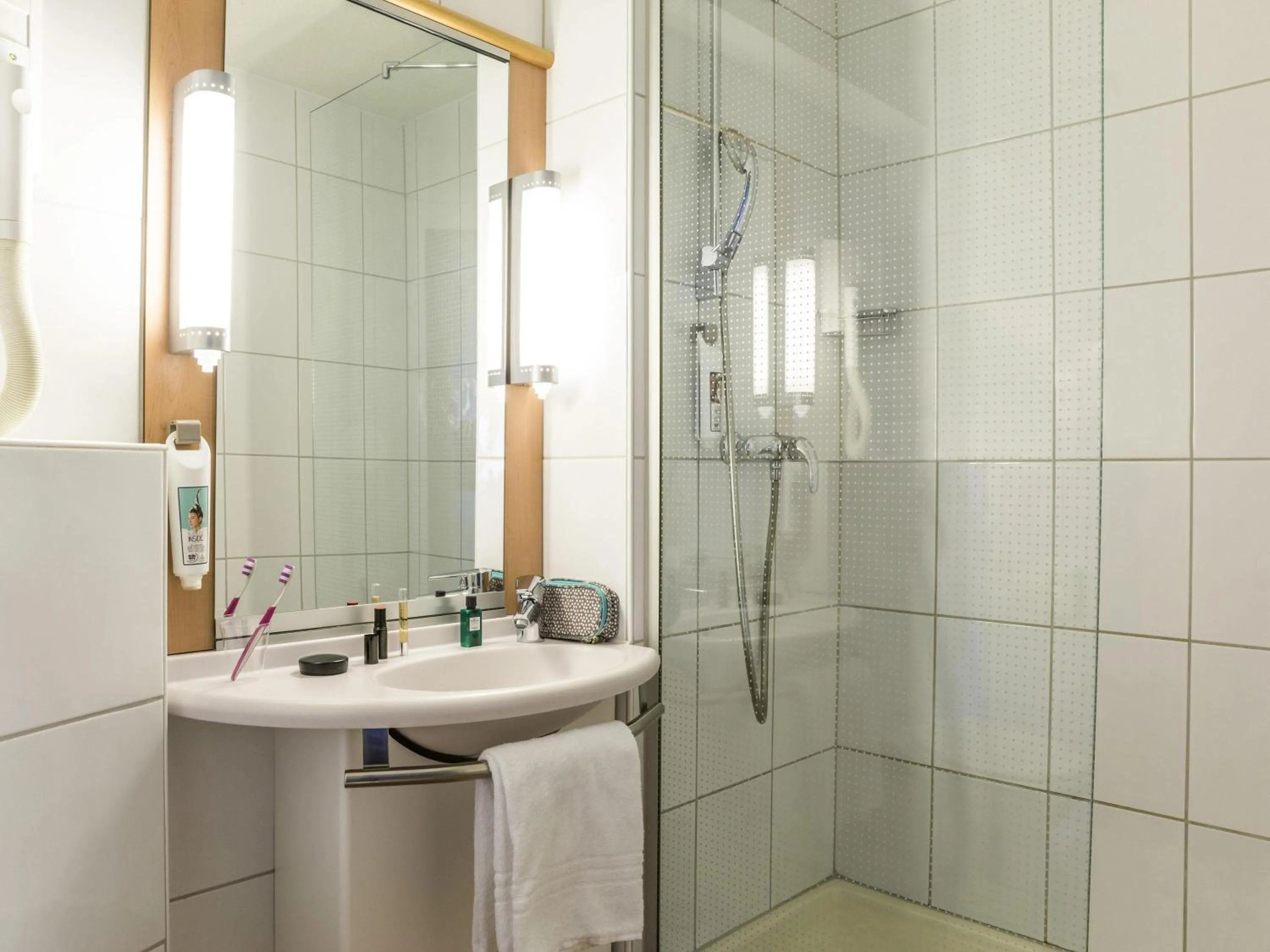 Bedroom in Ibis Sion