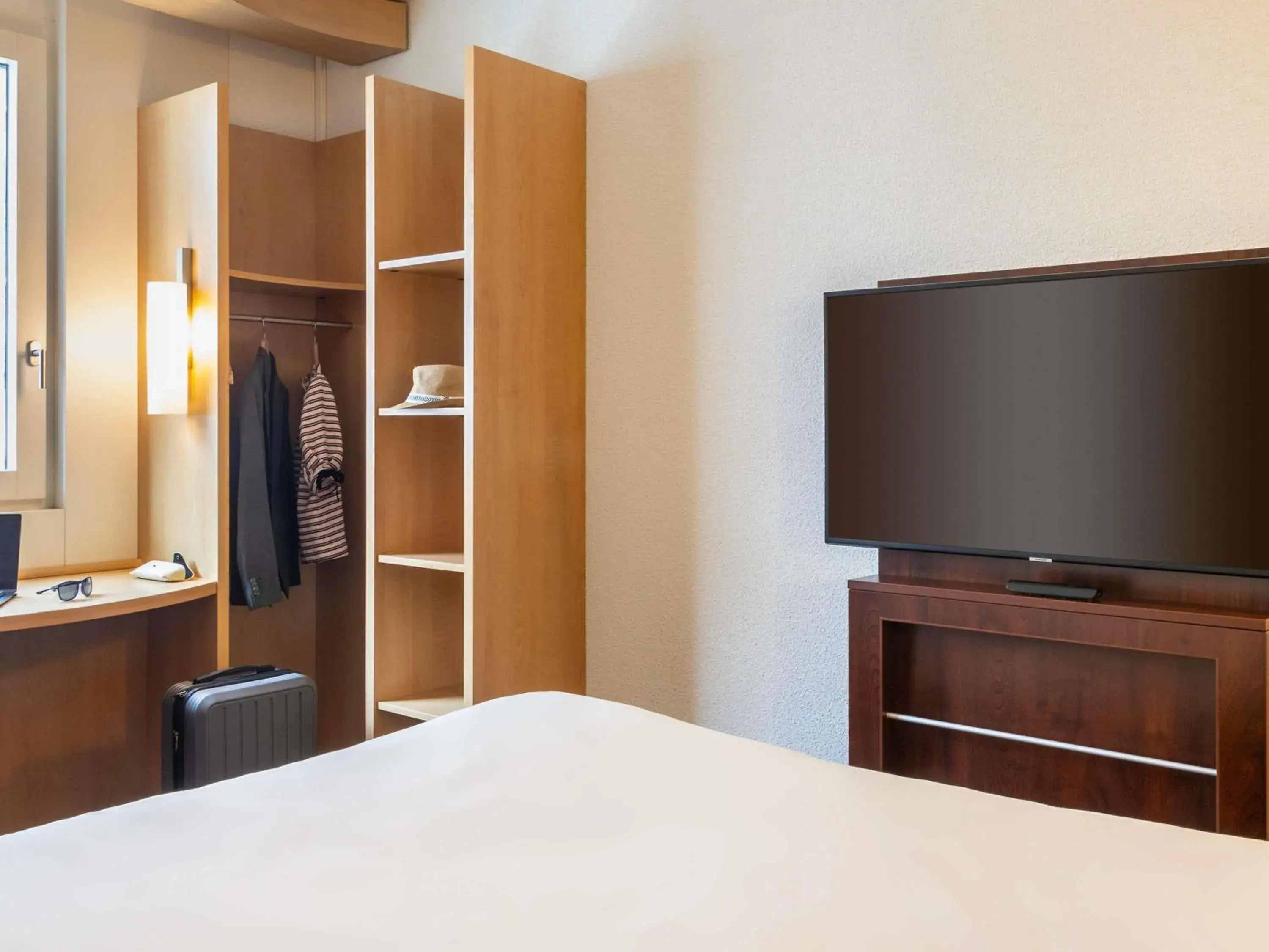 Standard Double Room in ibis Basel Bahnhof Standard Double Room in ibis Basel Bahnhof