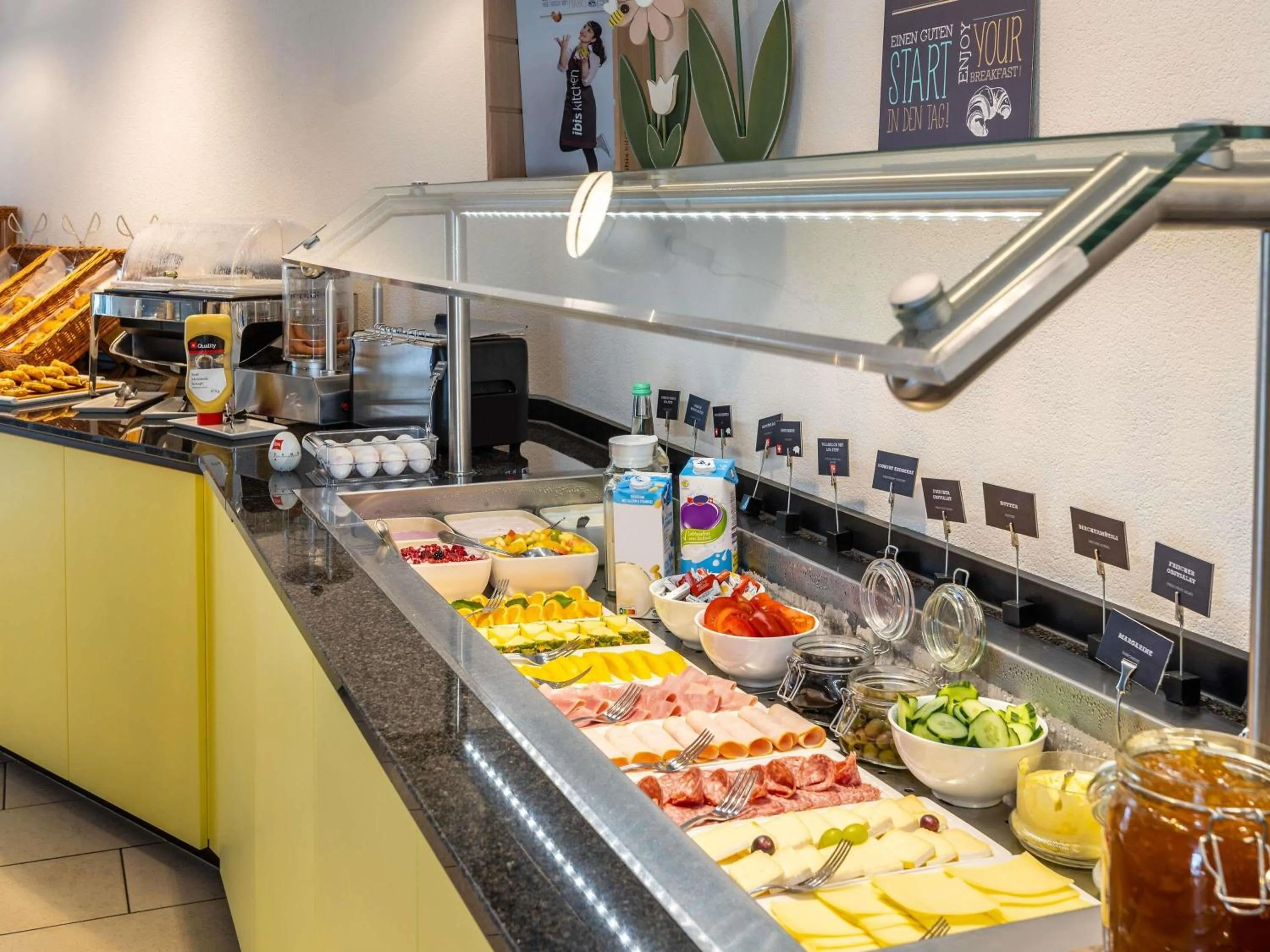 Breakfast in ibis Basel Bahnhof