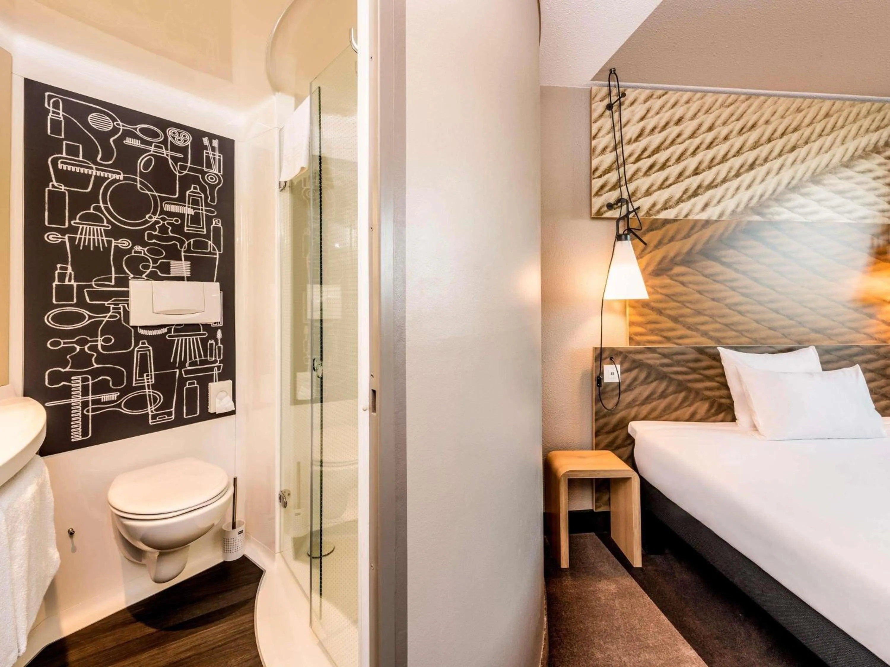 Bedroom, Bed in ibis Bern Expo