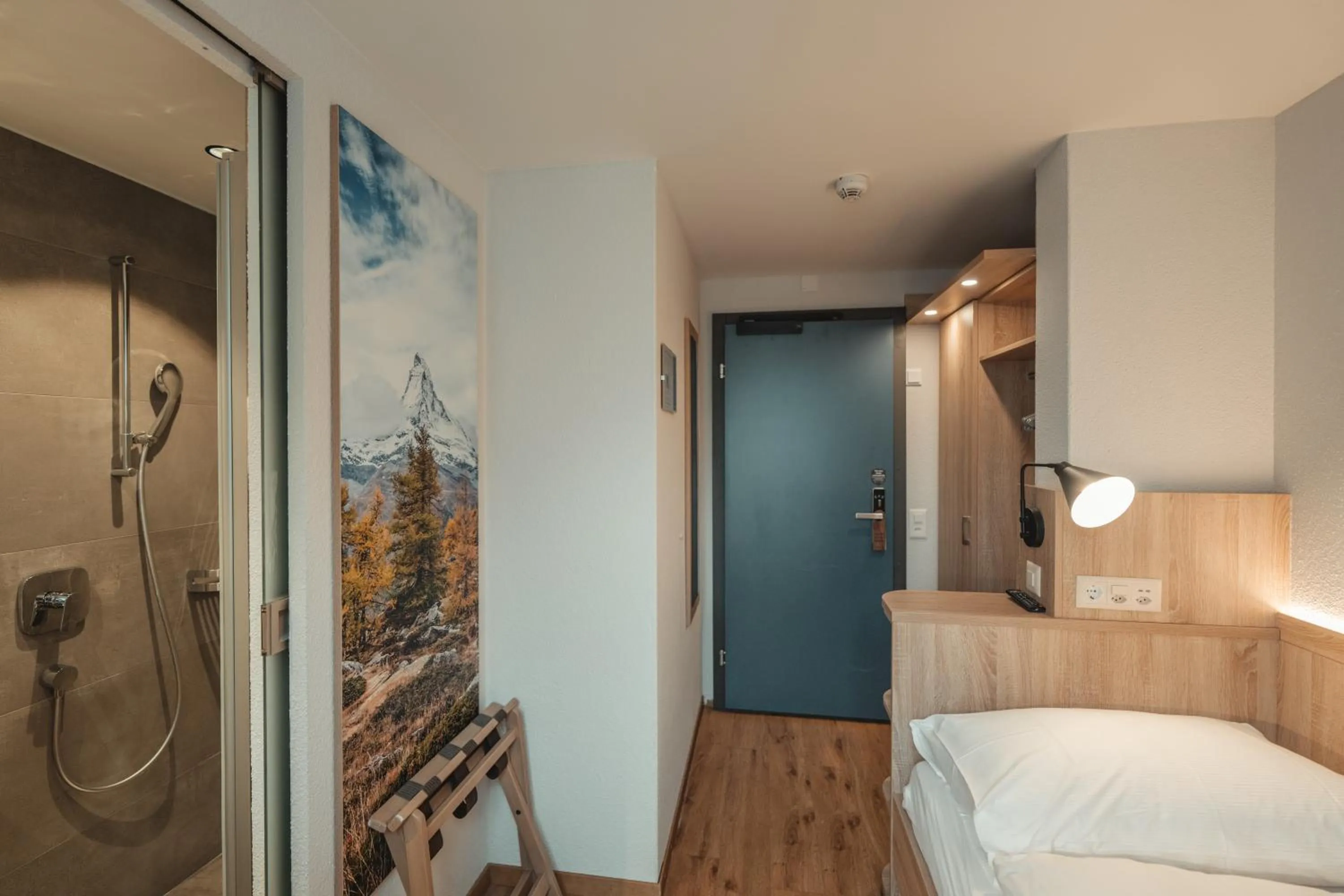 Bedroom, Bed in Hotel Matterhorn Inn