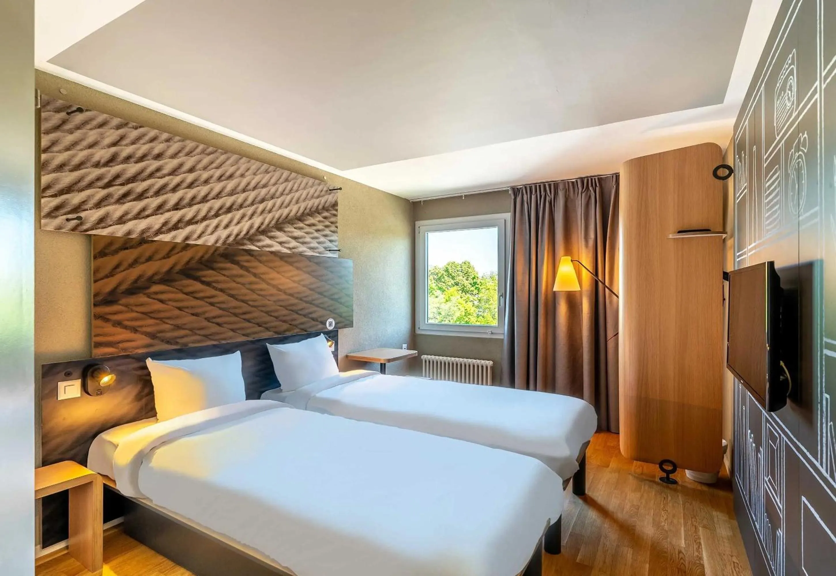 View (from property/room), Bed in B&B HOTEL Rothrist Olten