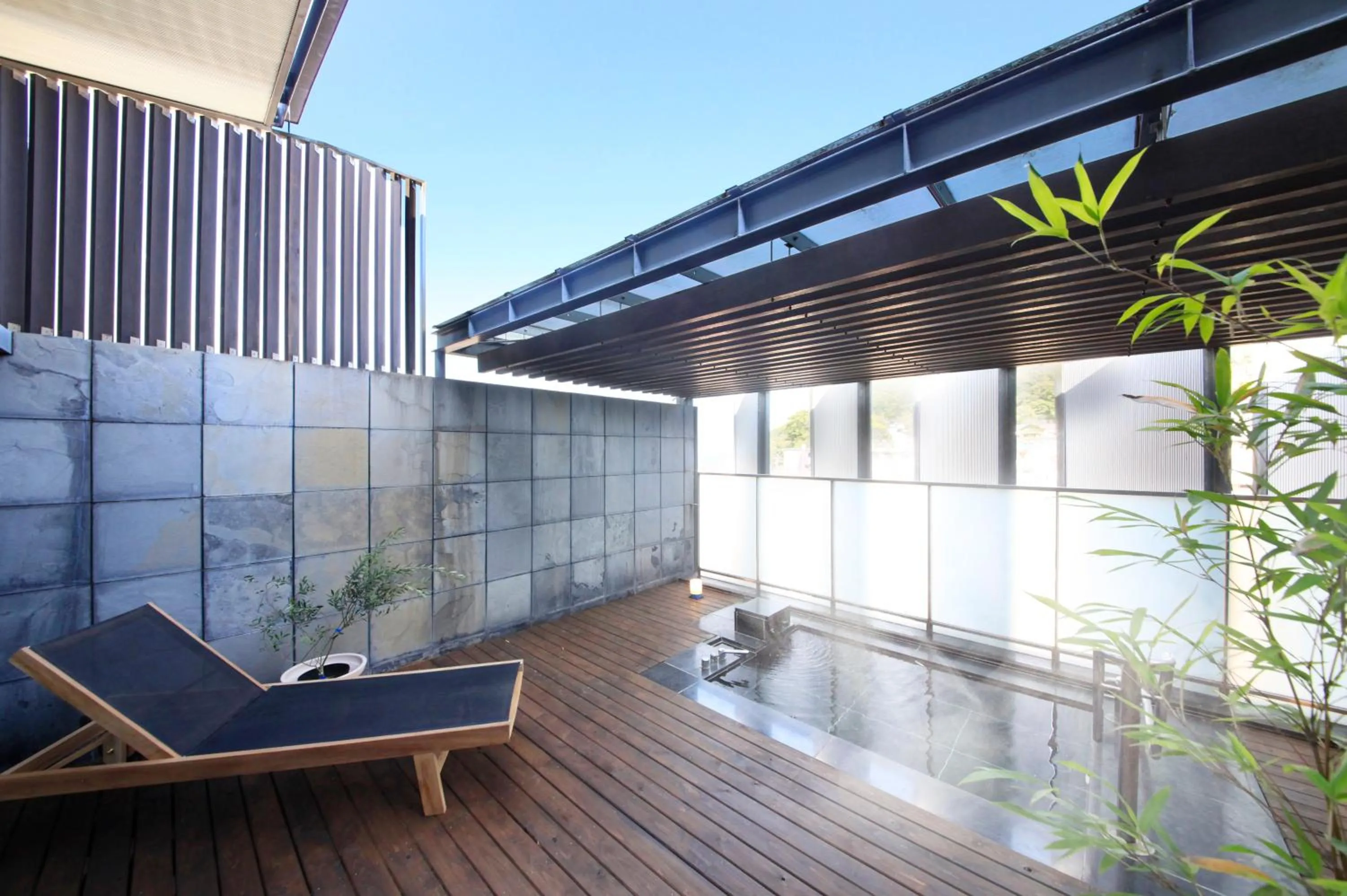 Shower in Atami Tensui