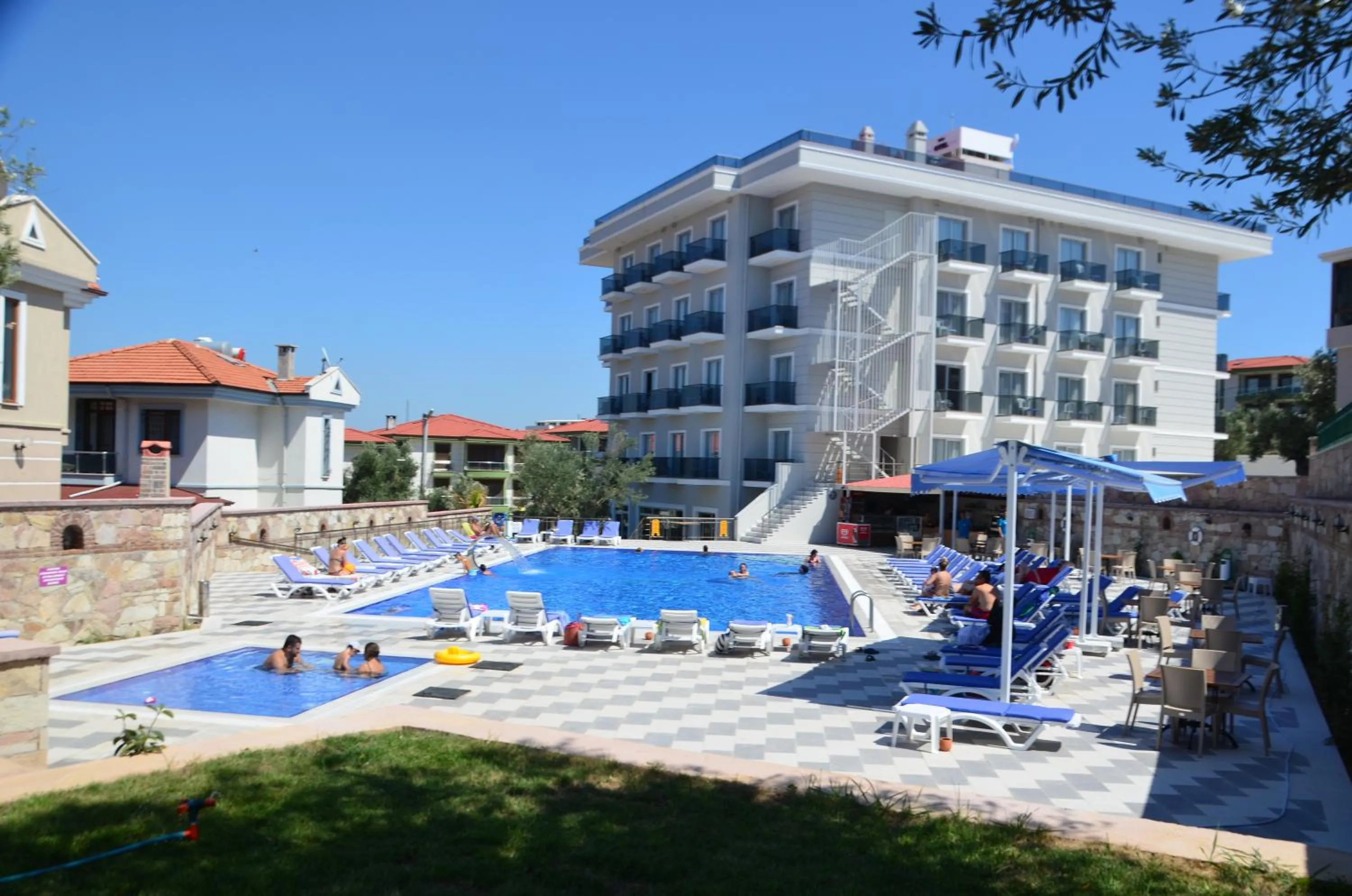 Facade/entrance in Elisa Hotel