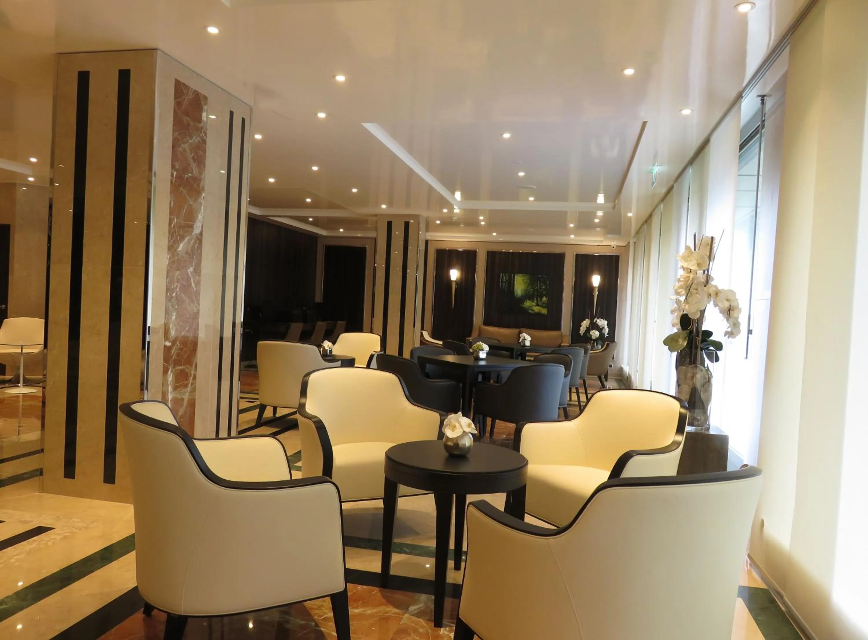 Lounge or bar in Nash Airport Hotel