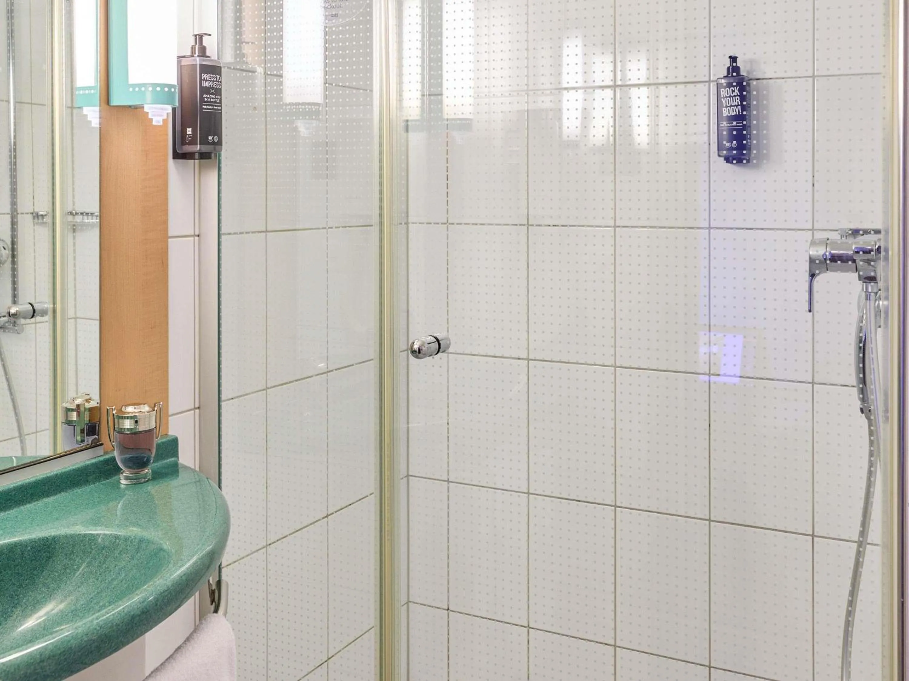 Bedroom in ibis Baar Zug