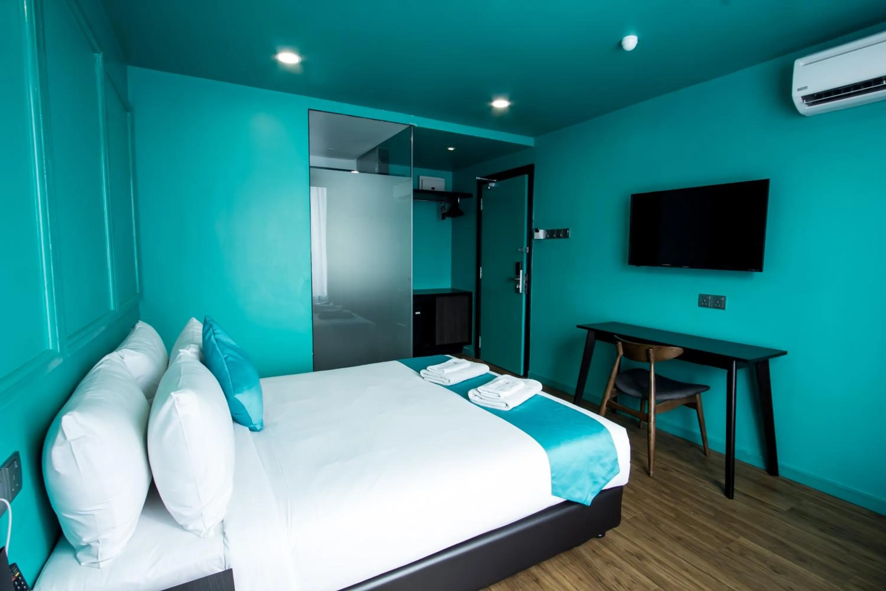 Photo of the whole room, Bed in Bloommaze Boutique Hotel Puchong
