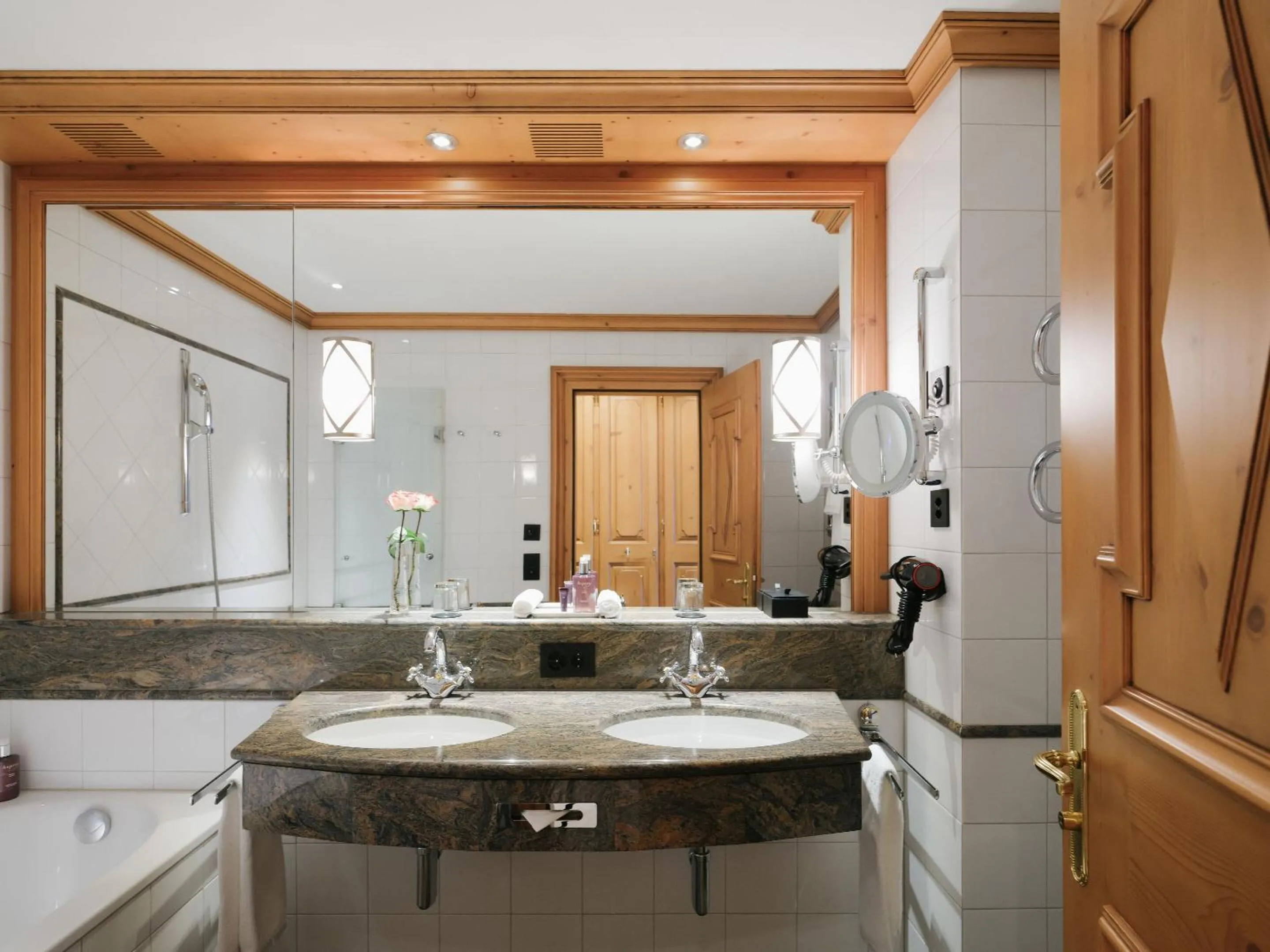 Shower in Kulm Hotel St. Moritz