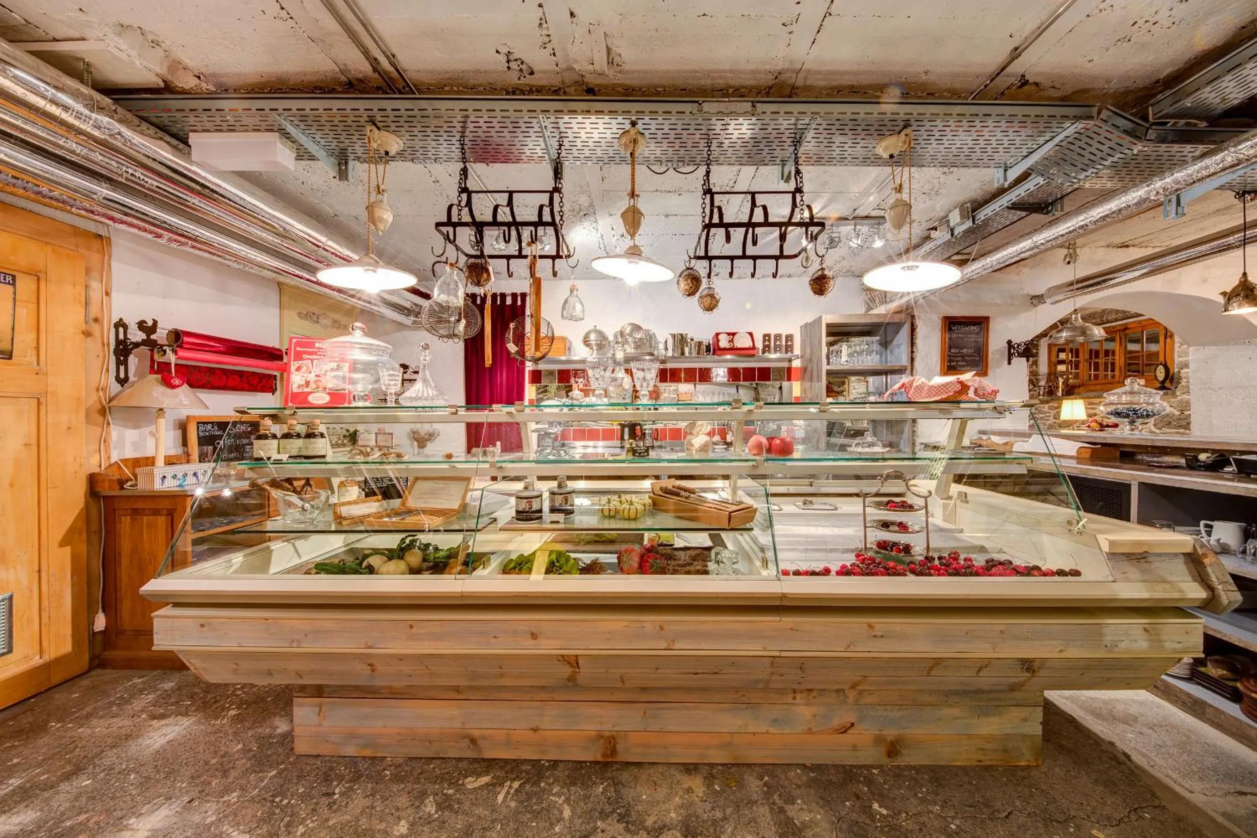 On-site shops in Hotel Regina