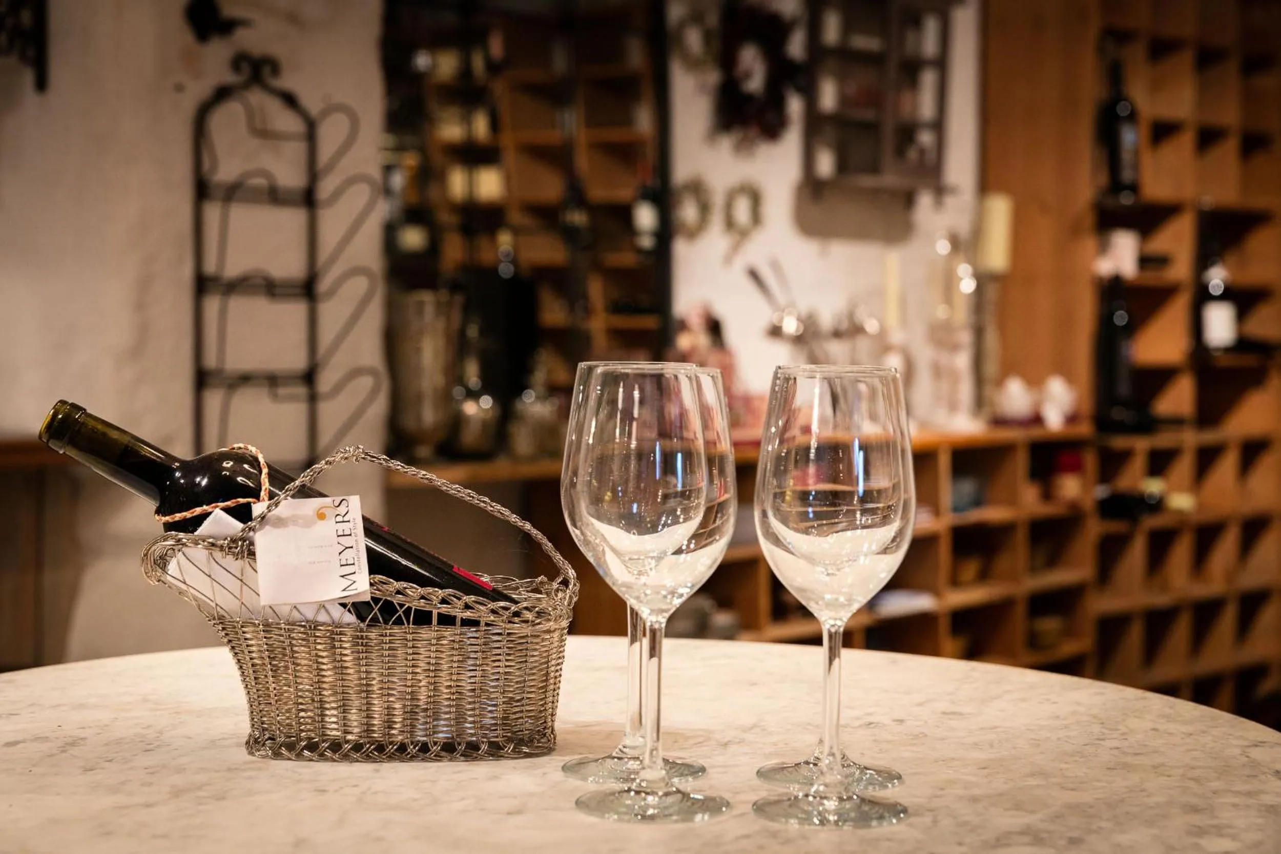 On-site shops in Hotel Regina