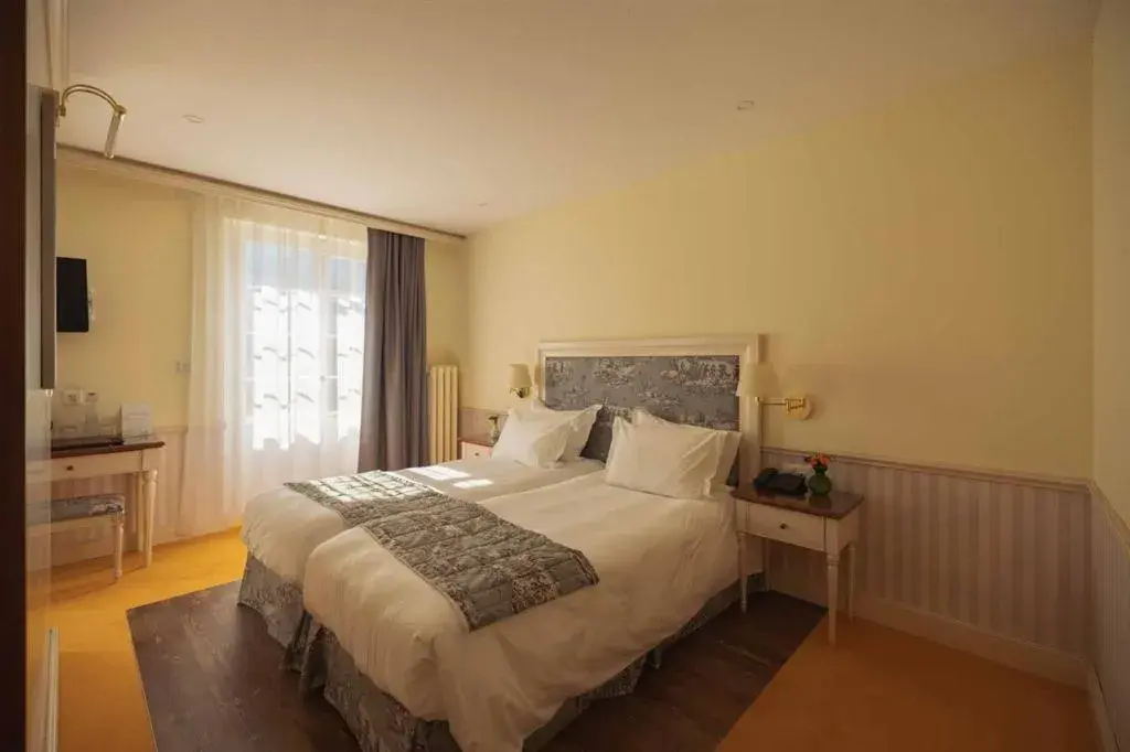 Junior Suite with Garden View in Hotel Regina Junior Suite with Garden View in Hotel Regina