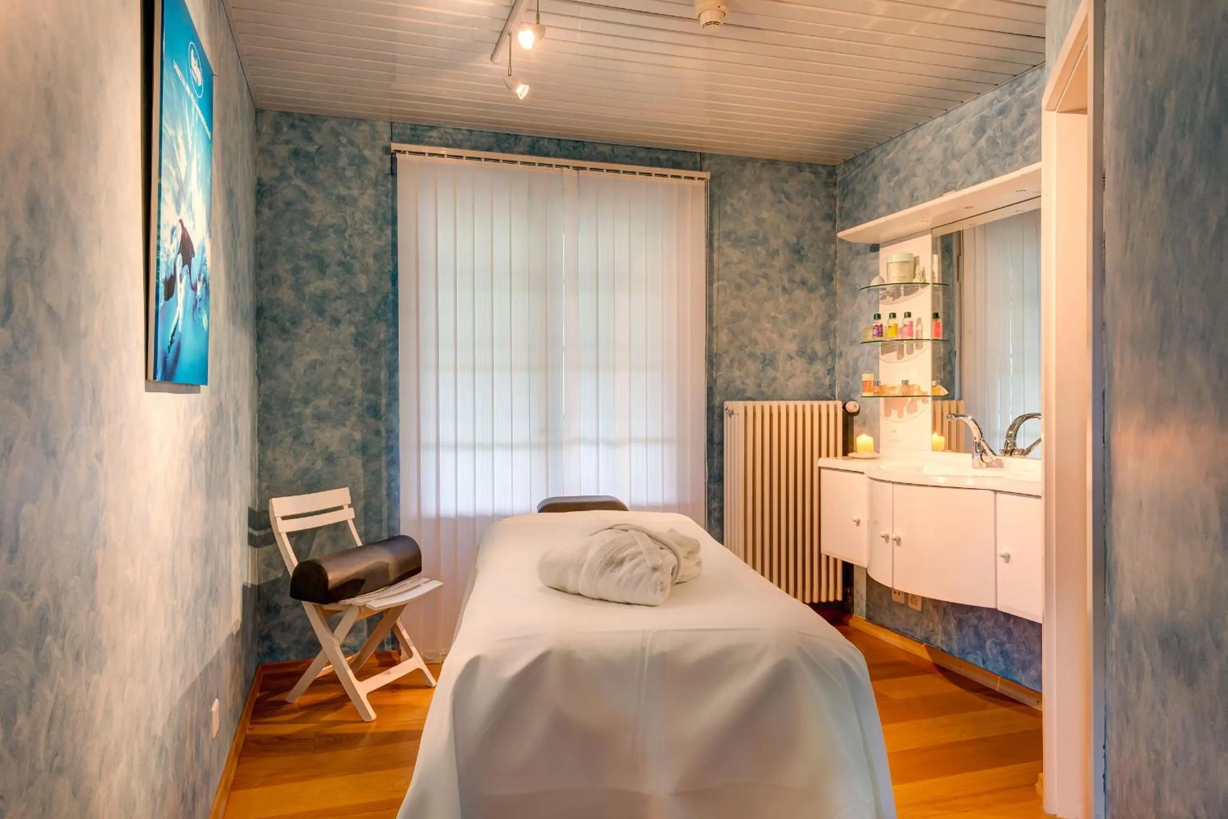 Hot Spring Bath, Bed in Hotel Regina