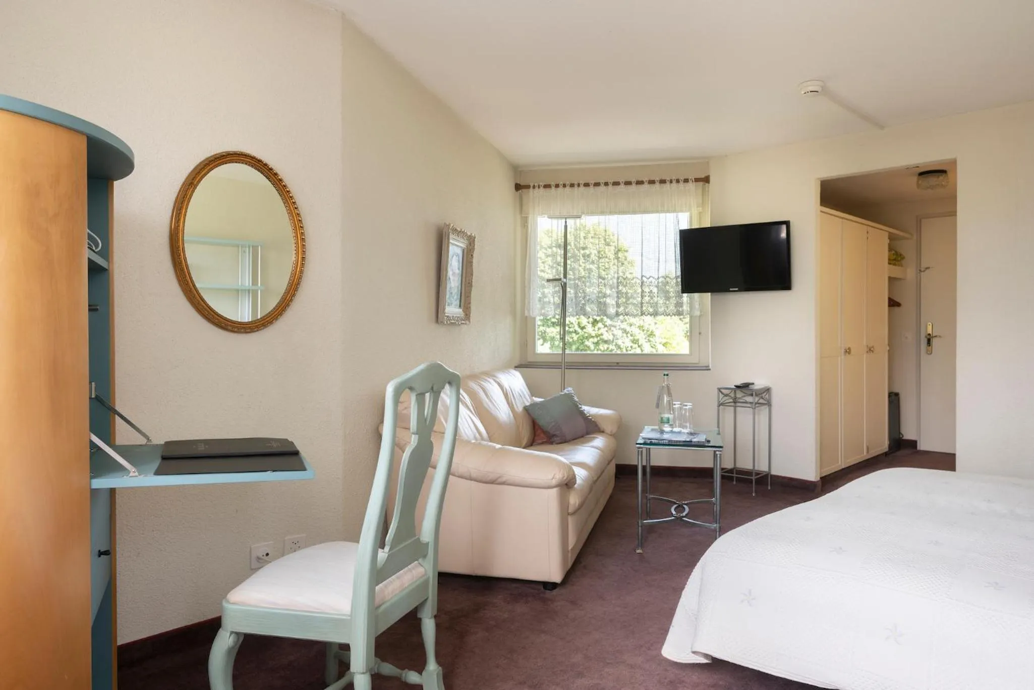 Photo of the whole room, Bed in Seiler au Lac