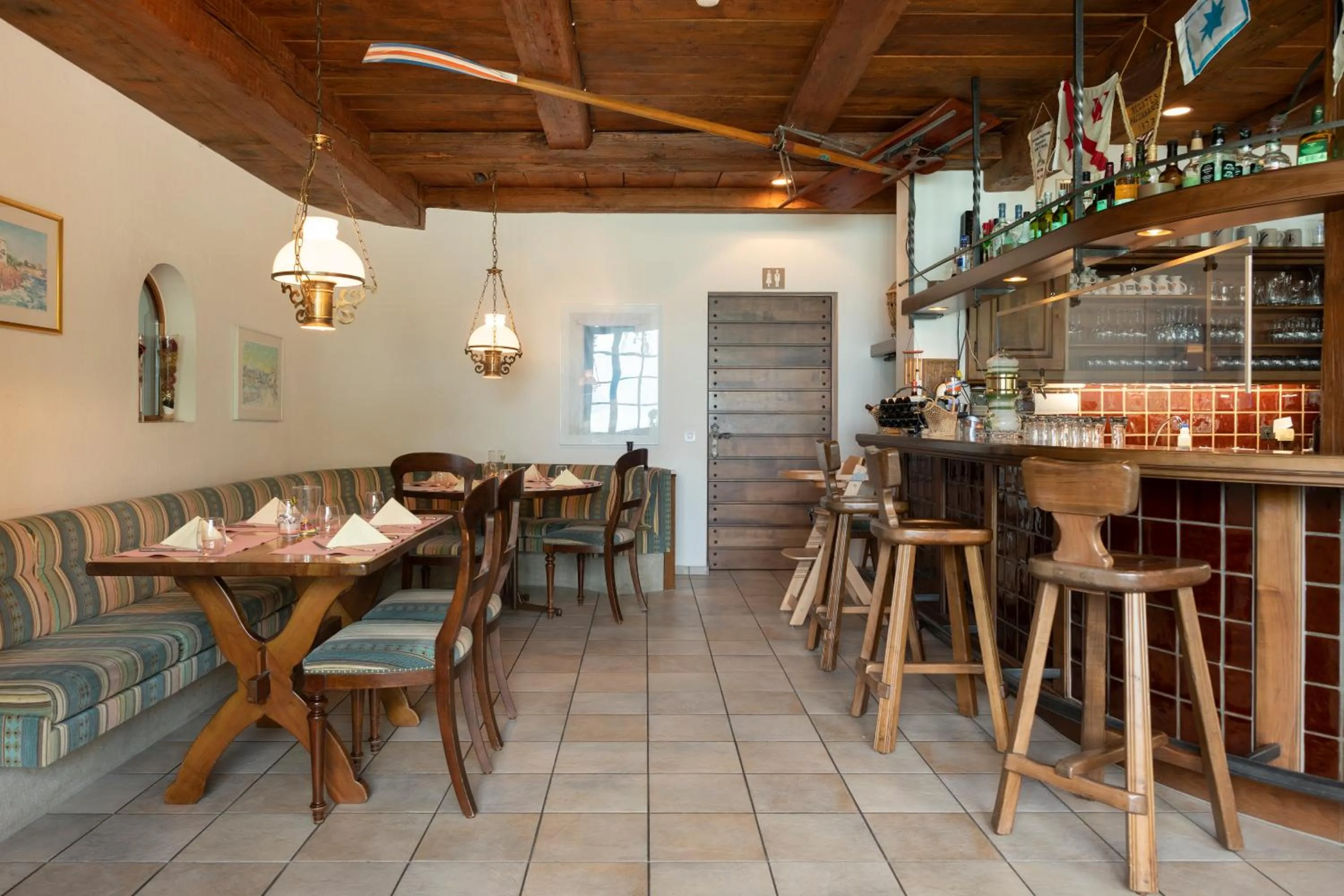 Restaurant/places to eat in Seiler au Lac