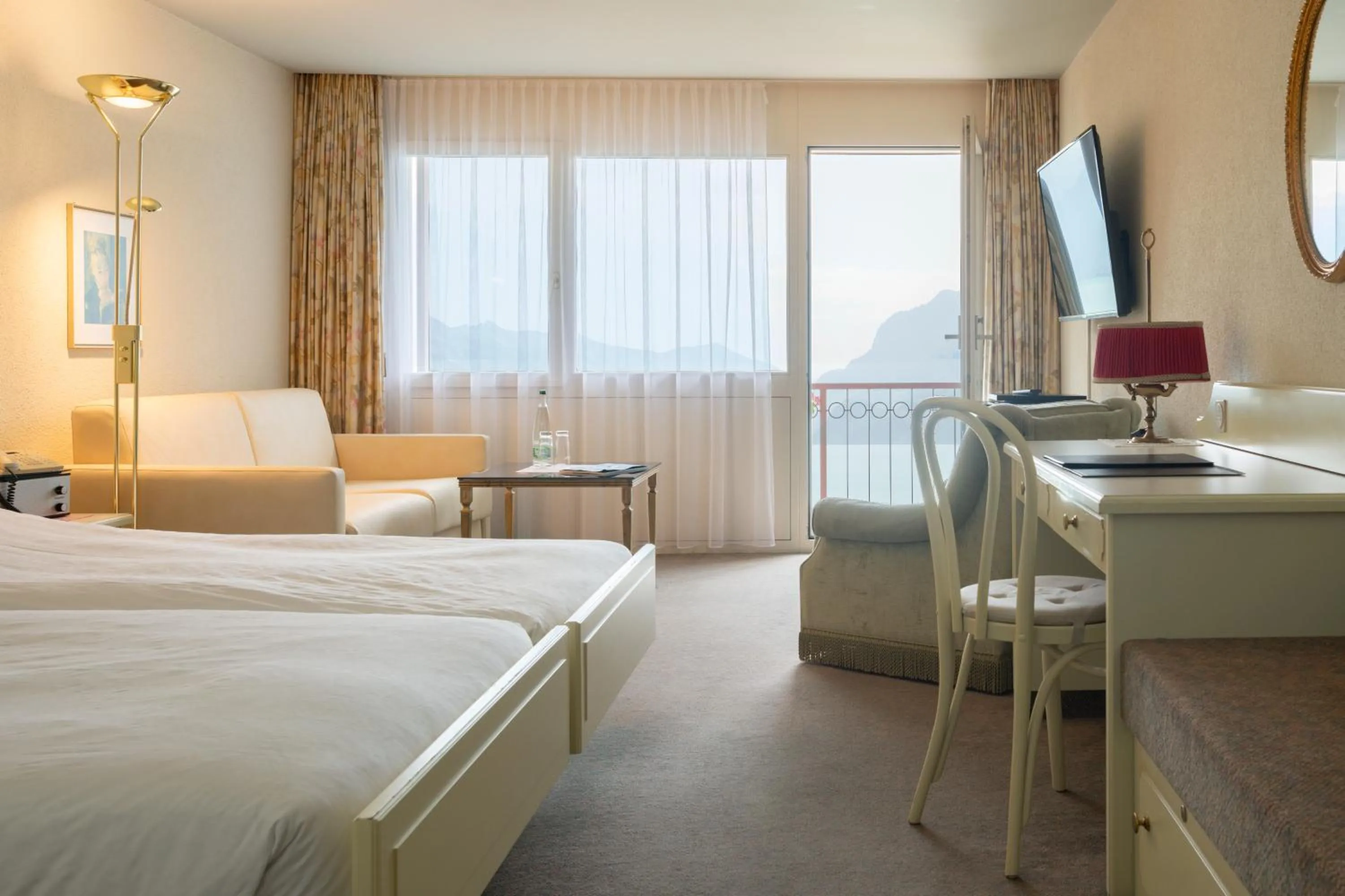 Photo of the whole room, Bed in Seiler au Lac