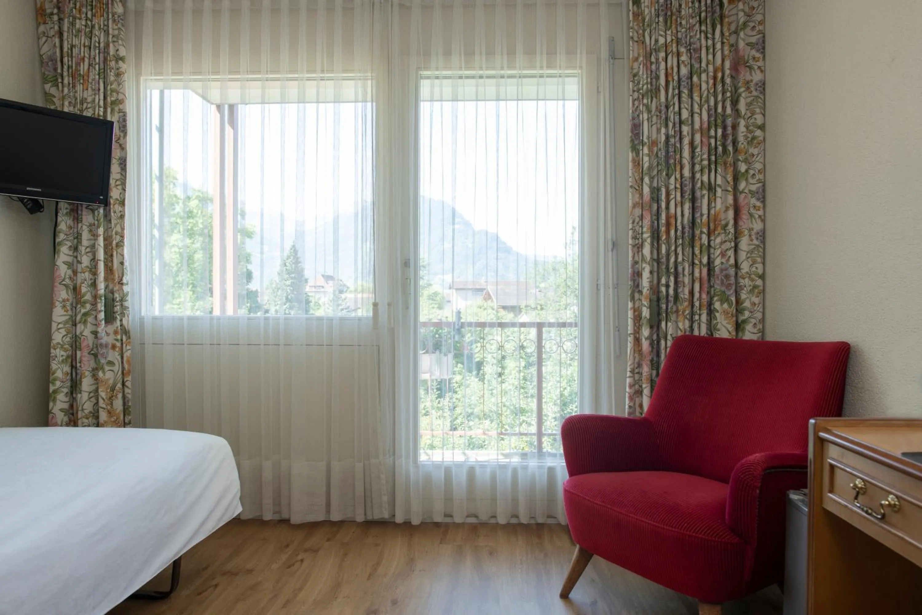 Seating area, Bed in Seiler au Lac