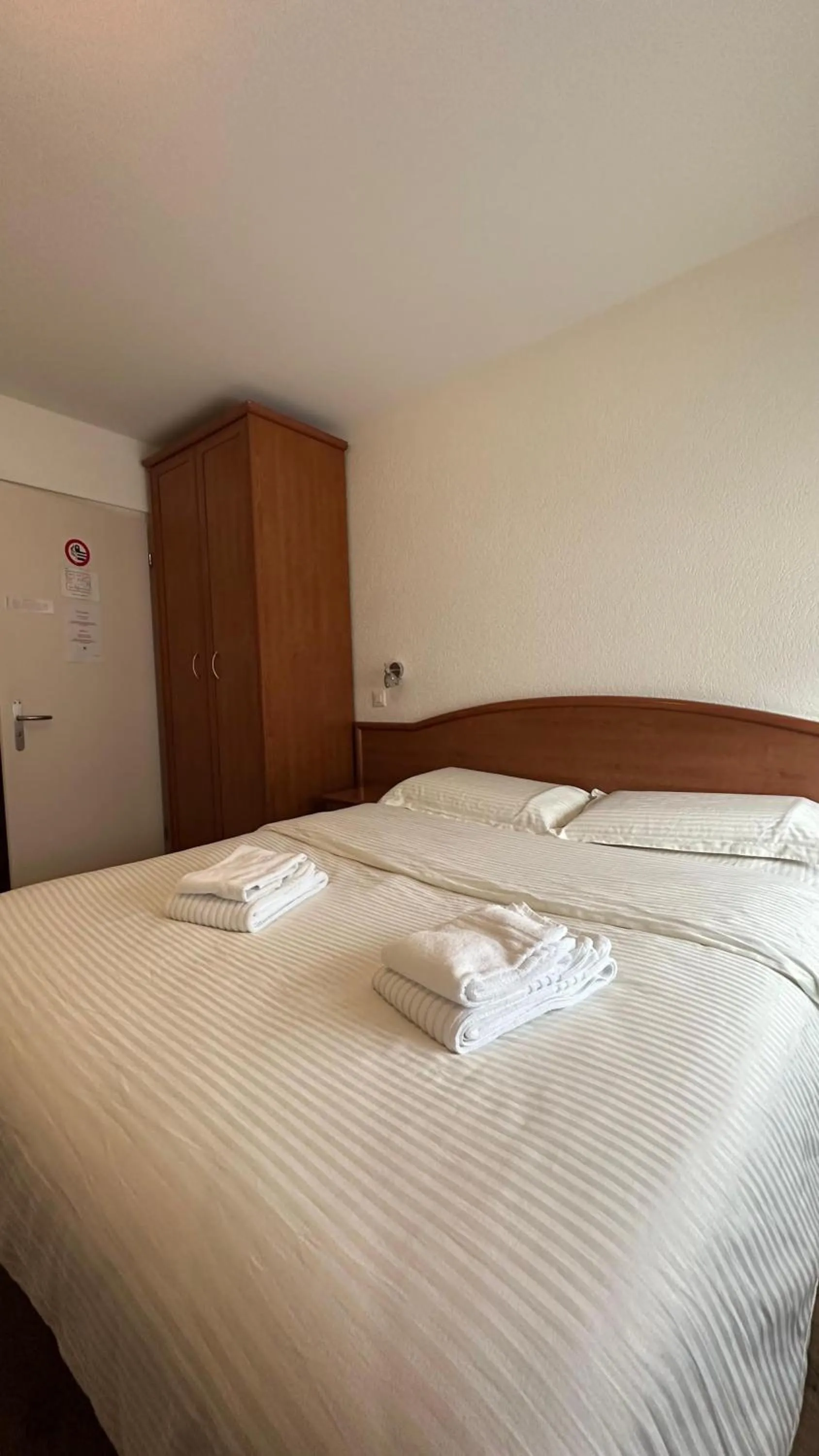 Bed in Hotel Du Quai