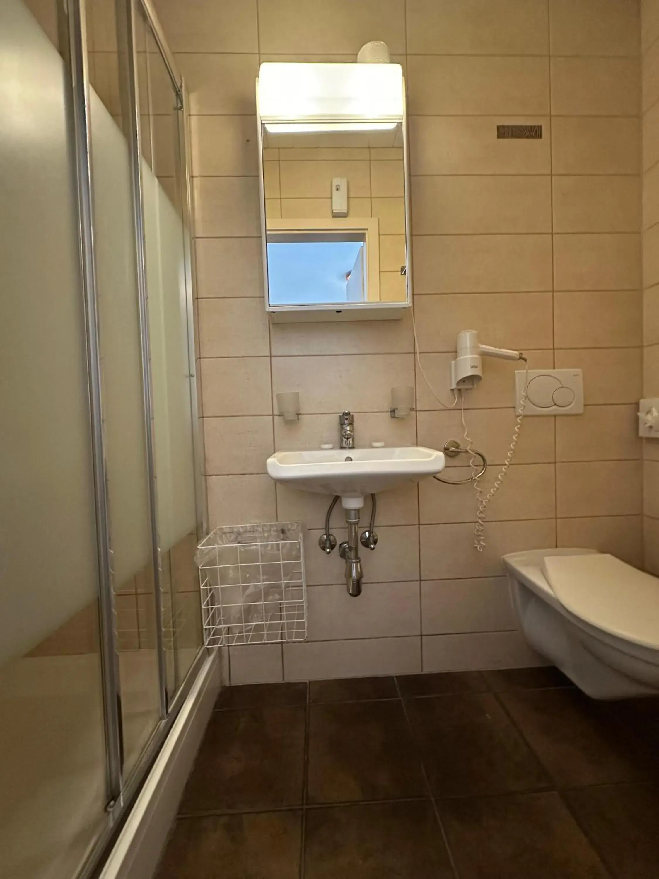 Twin Room - single occupancy in Hotel Du Quai Twin Room - single occupancy in Hotel Du Quai