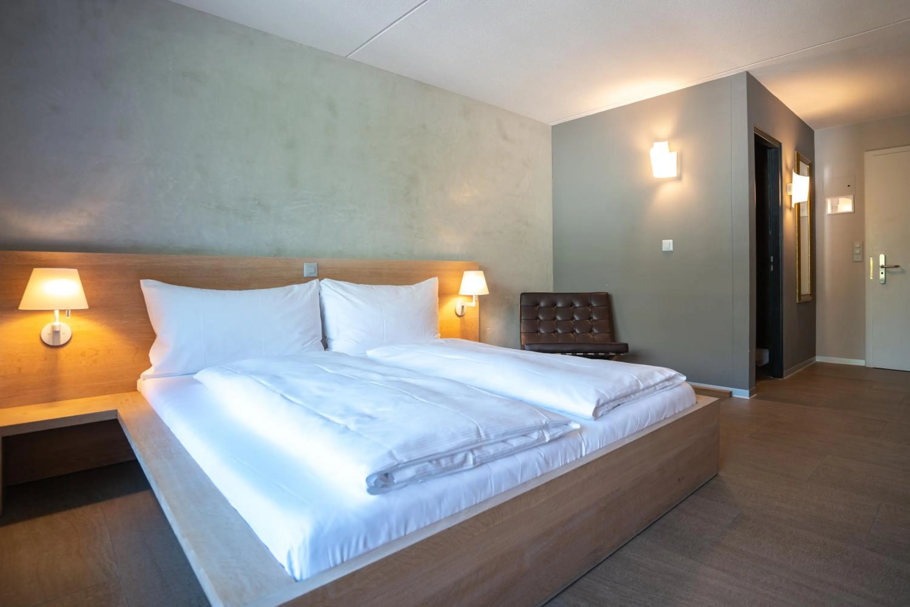 Bedroom, Bed in Hotel des Alpes